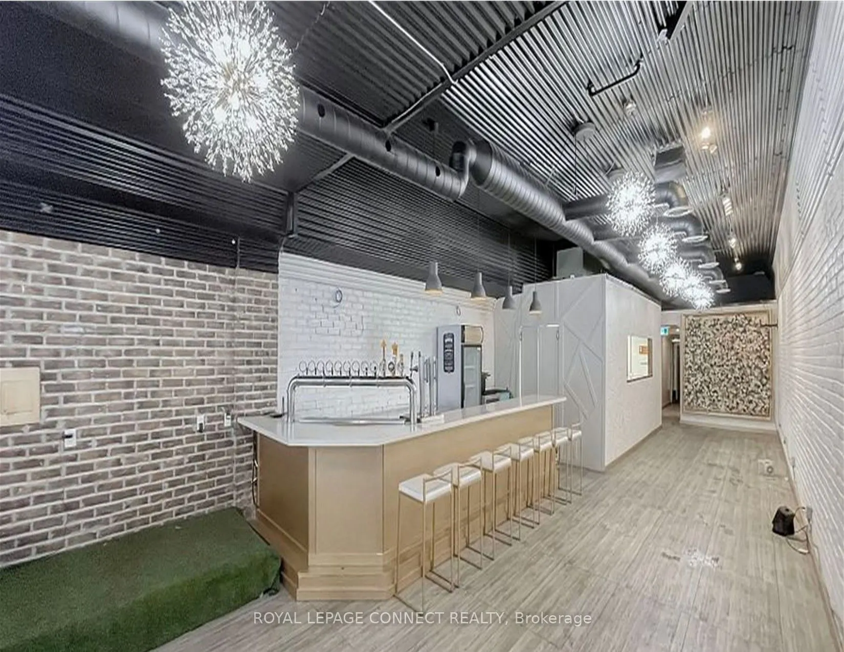 566 Queen Street W