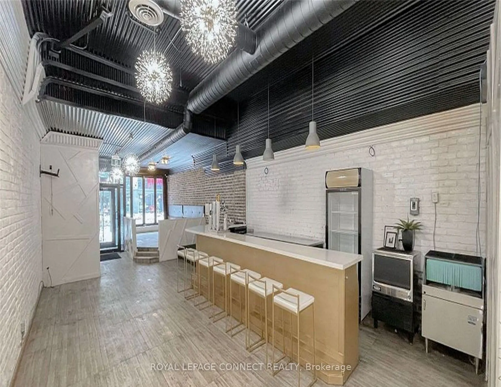 566 Queen Street W