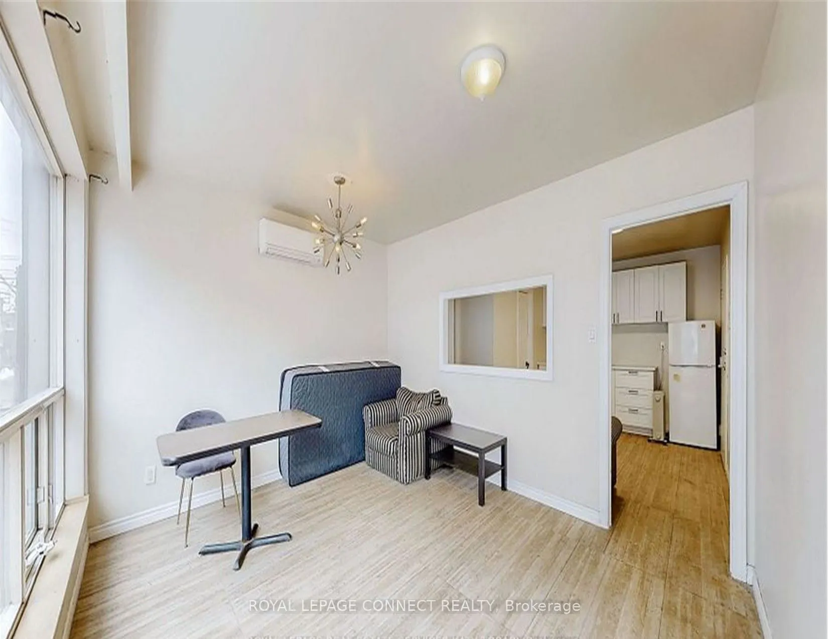566 Queen Street W