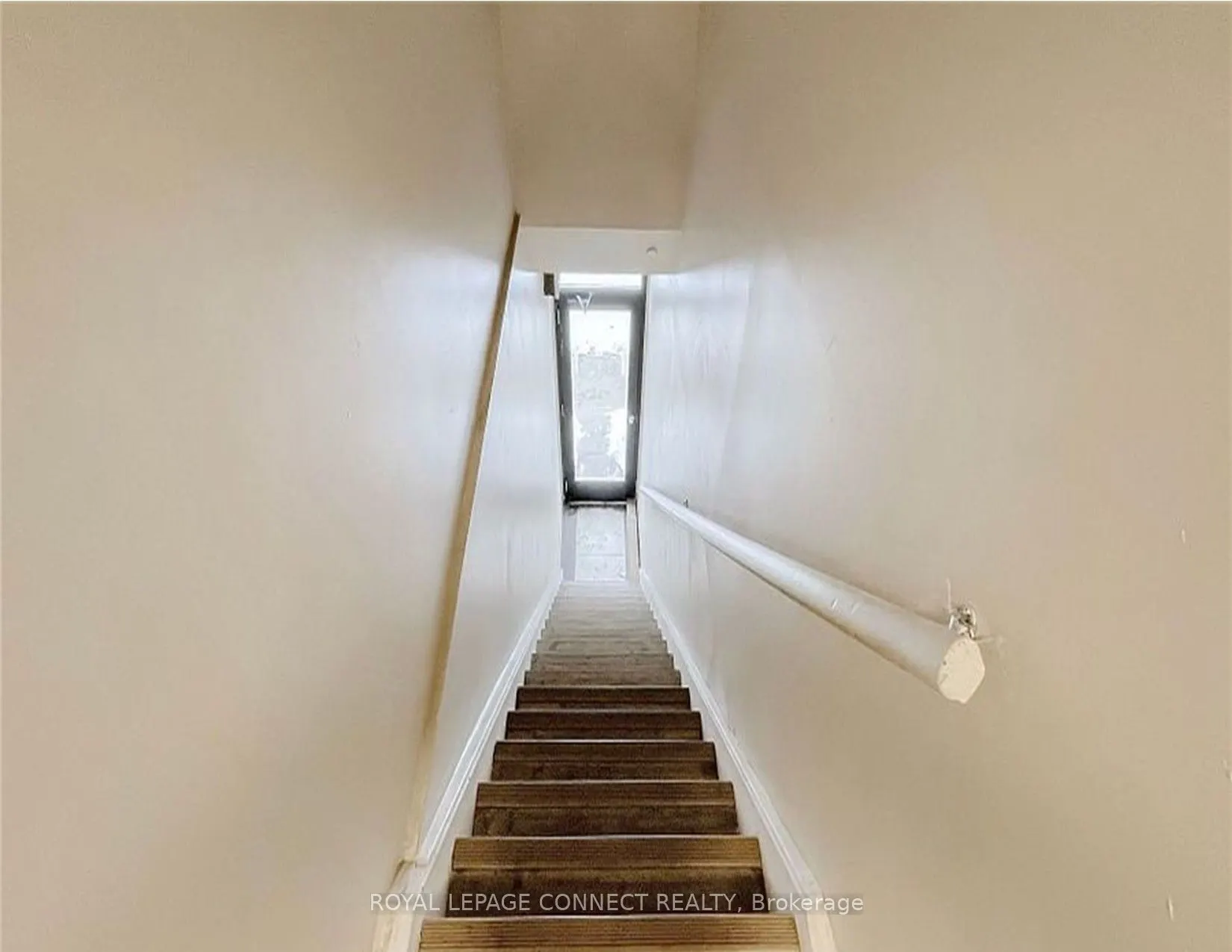 566 Queen Street W