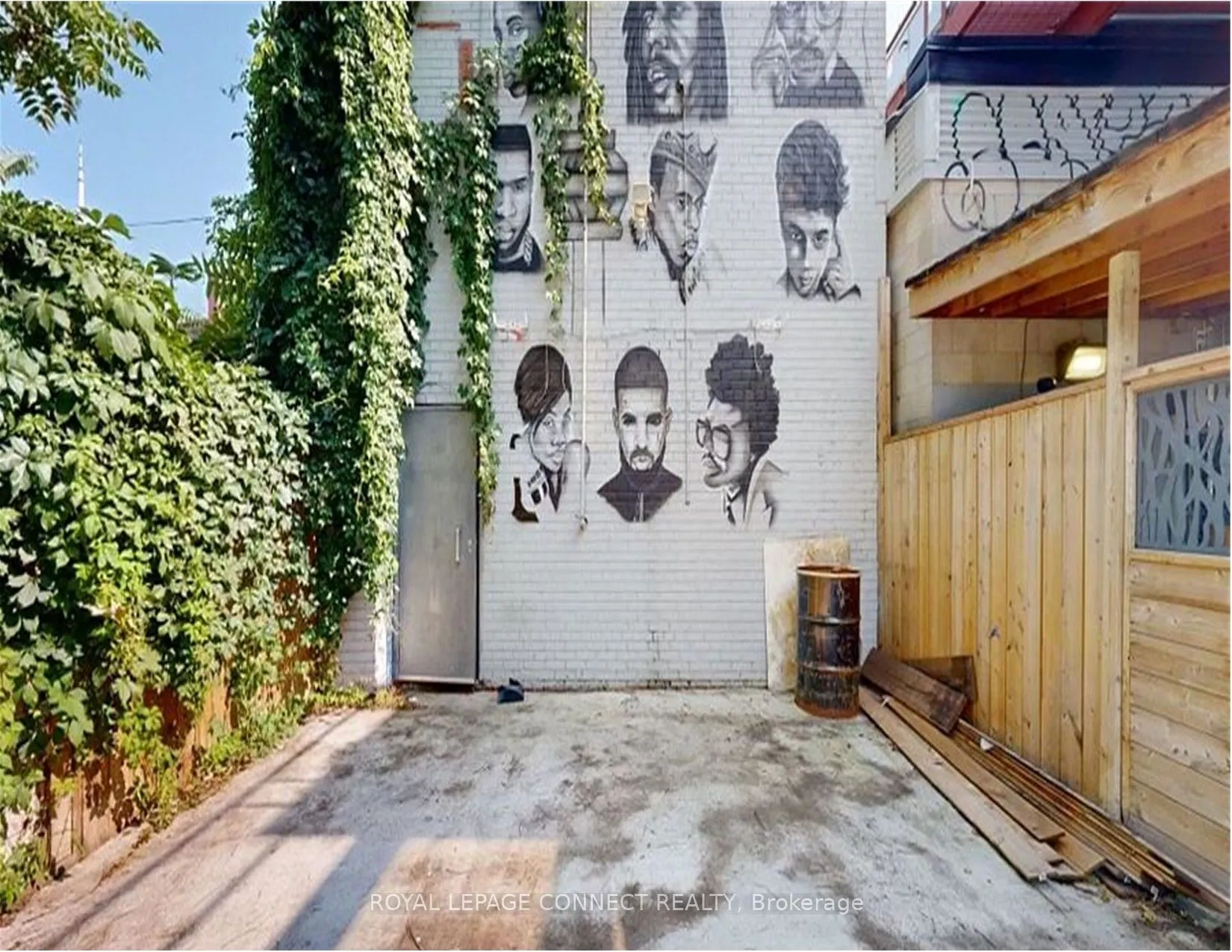 566 Queen Street W