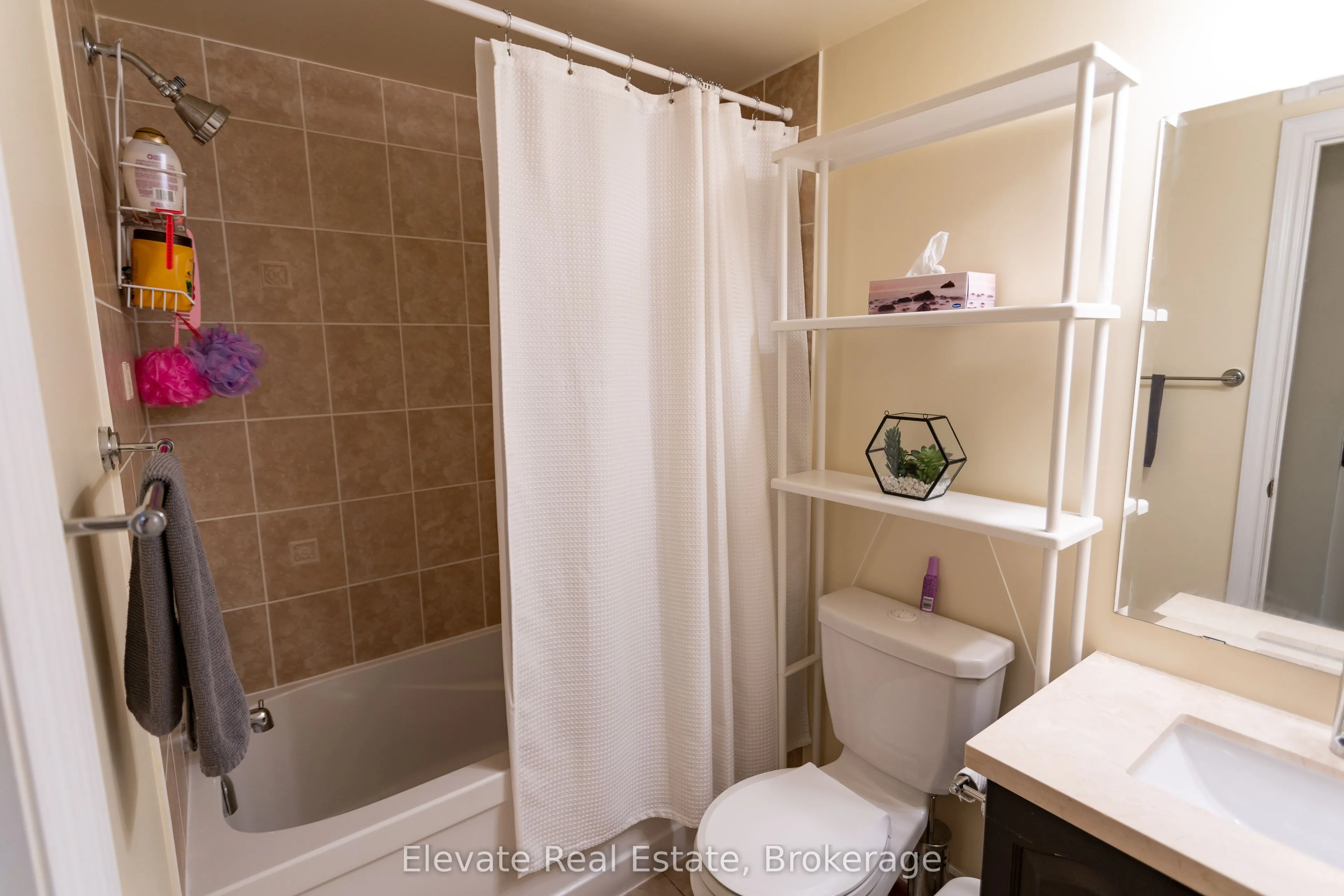 1 Hargrave Lane, #1