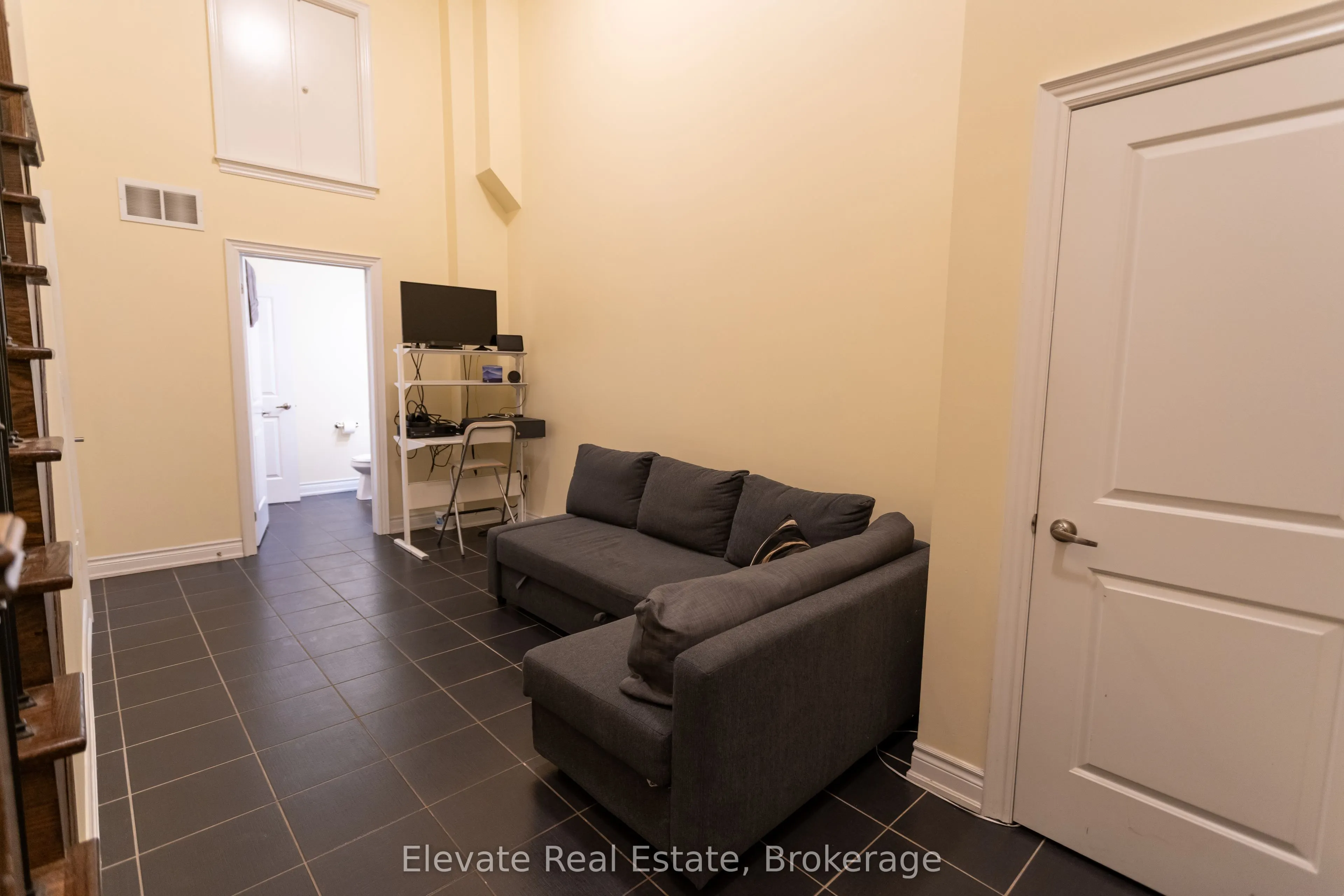 1 Hargrave Lane, #1