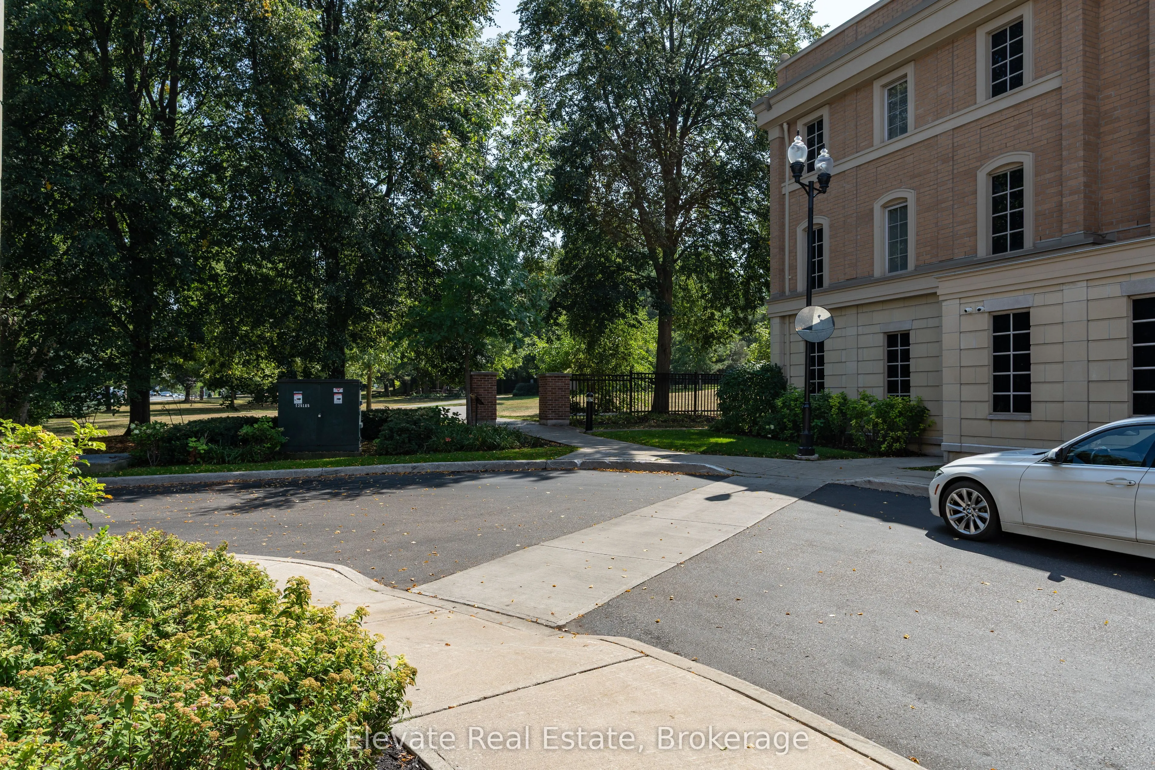 1 Hargrave Lane, #1