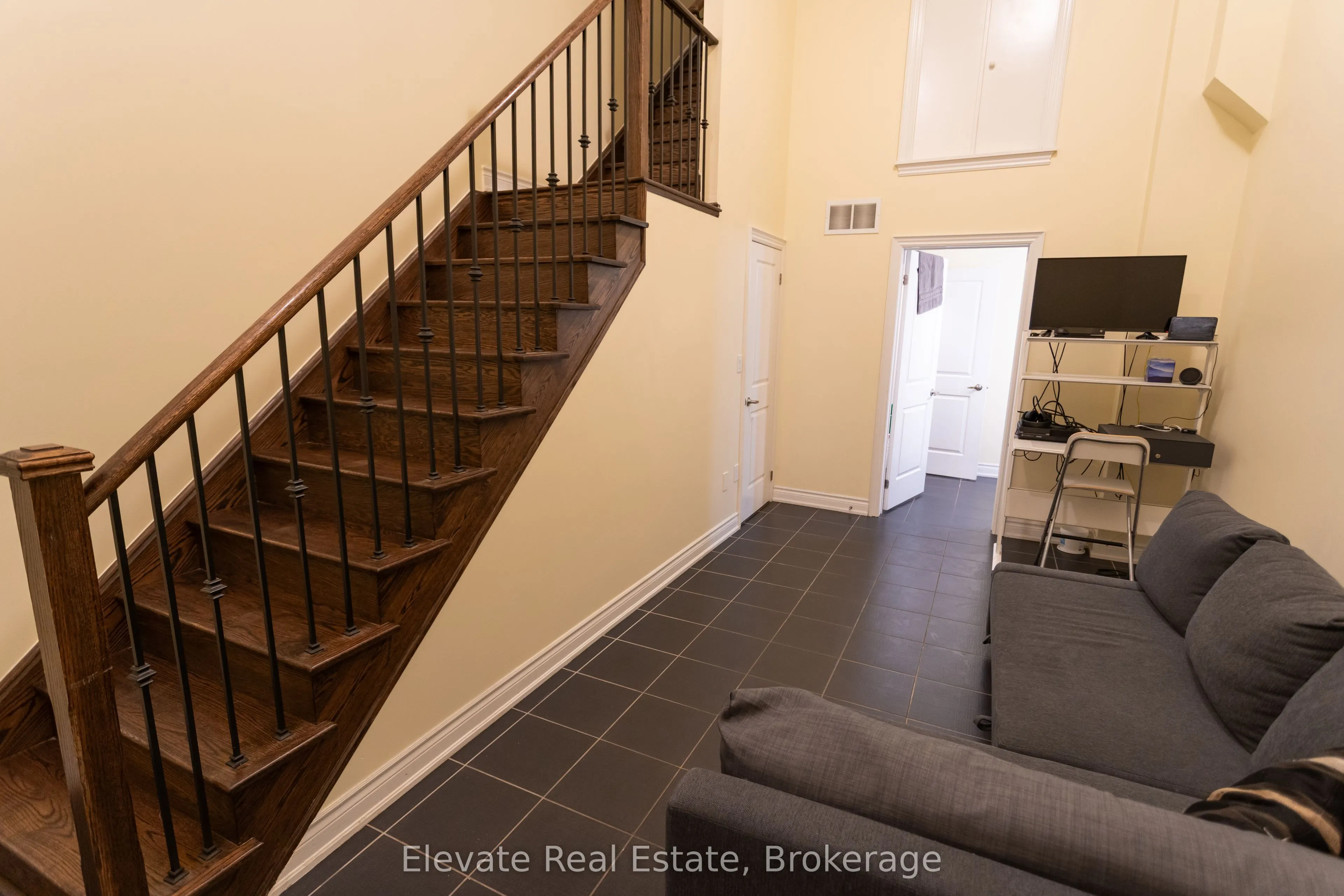 1 Hargrave Lane, #1