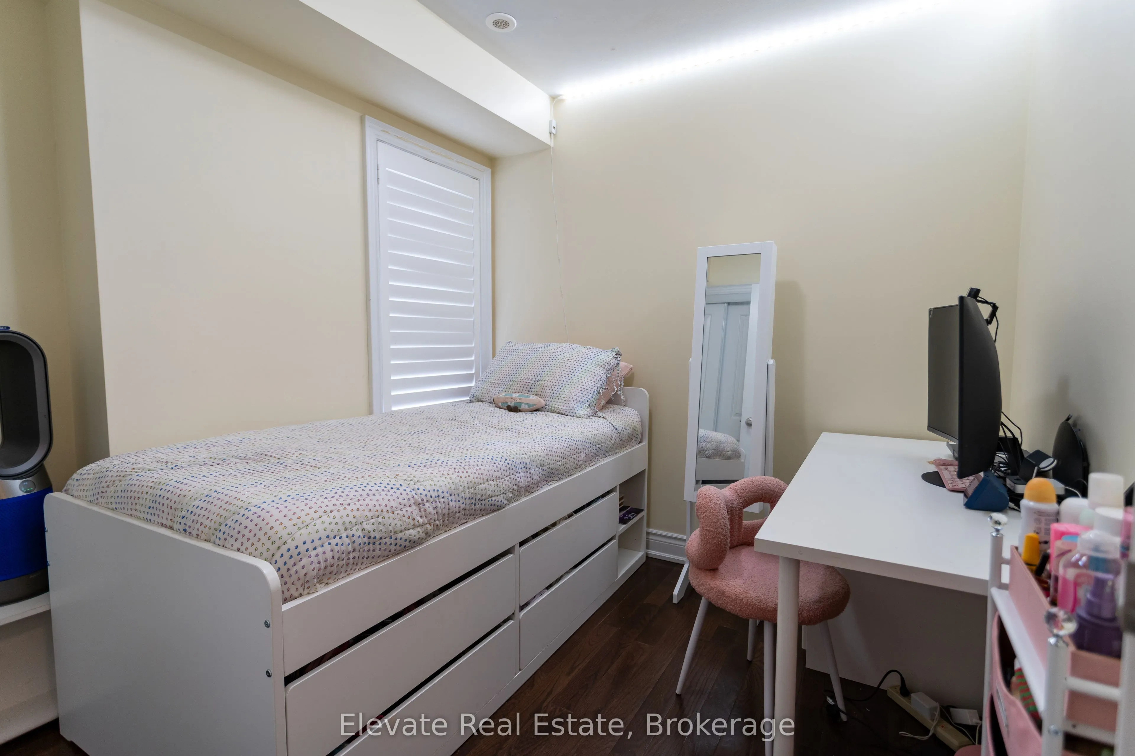 1 Hargrave Lane, #1