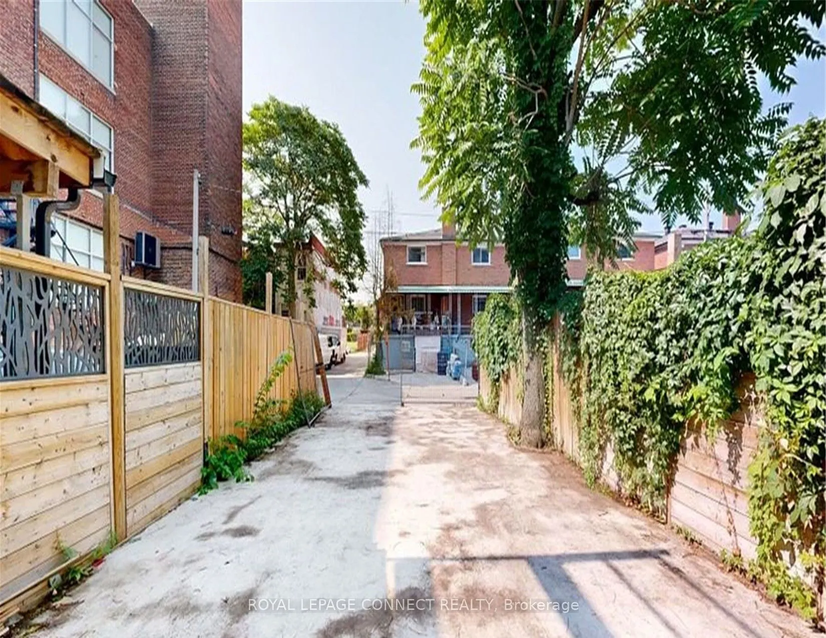566 Queen Street W