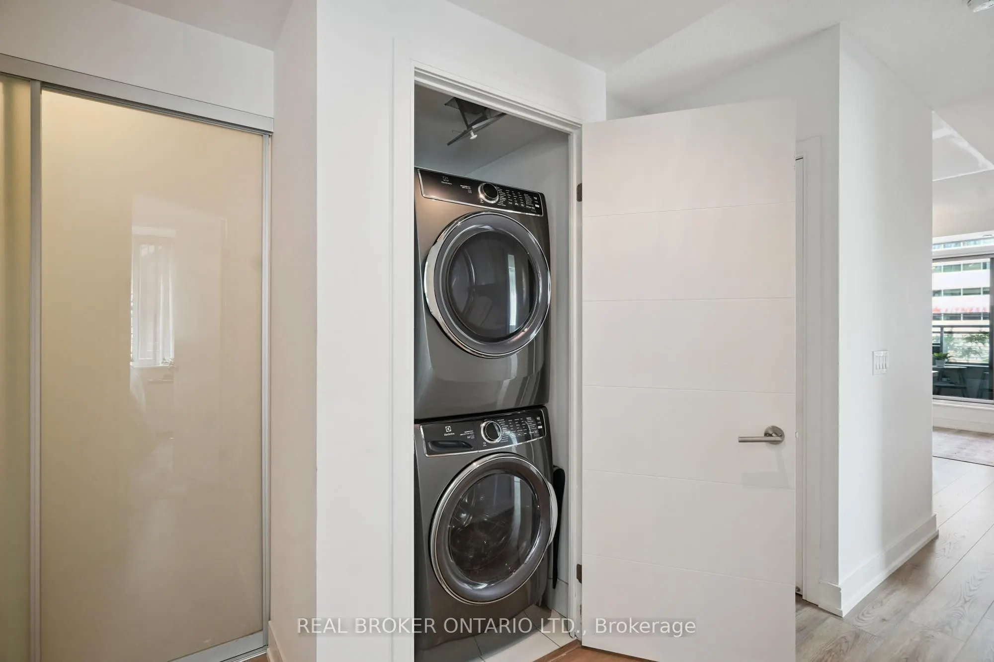 525 Adelaide Street W, #215