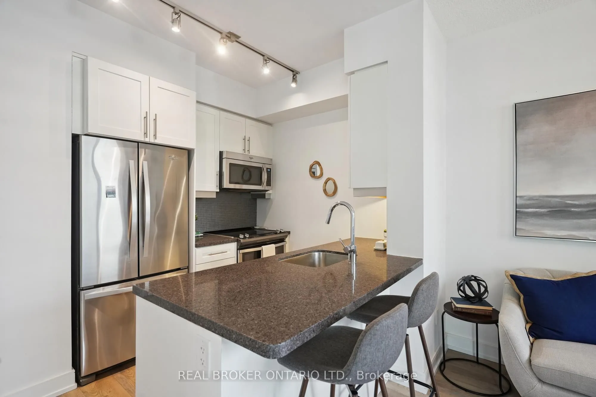 525 Adelaide Street W, #215