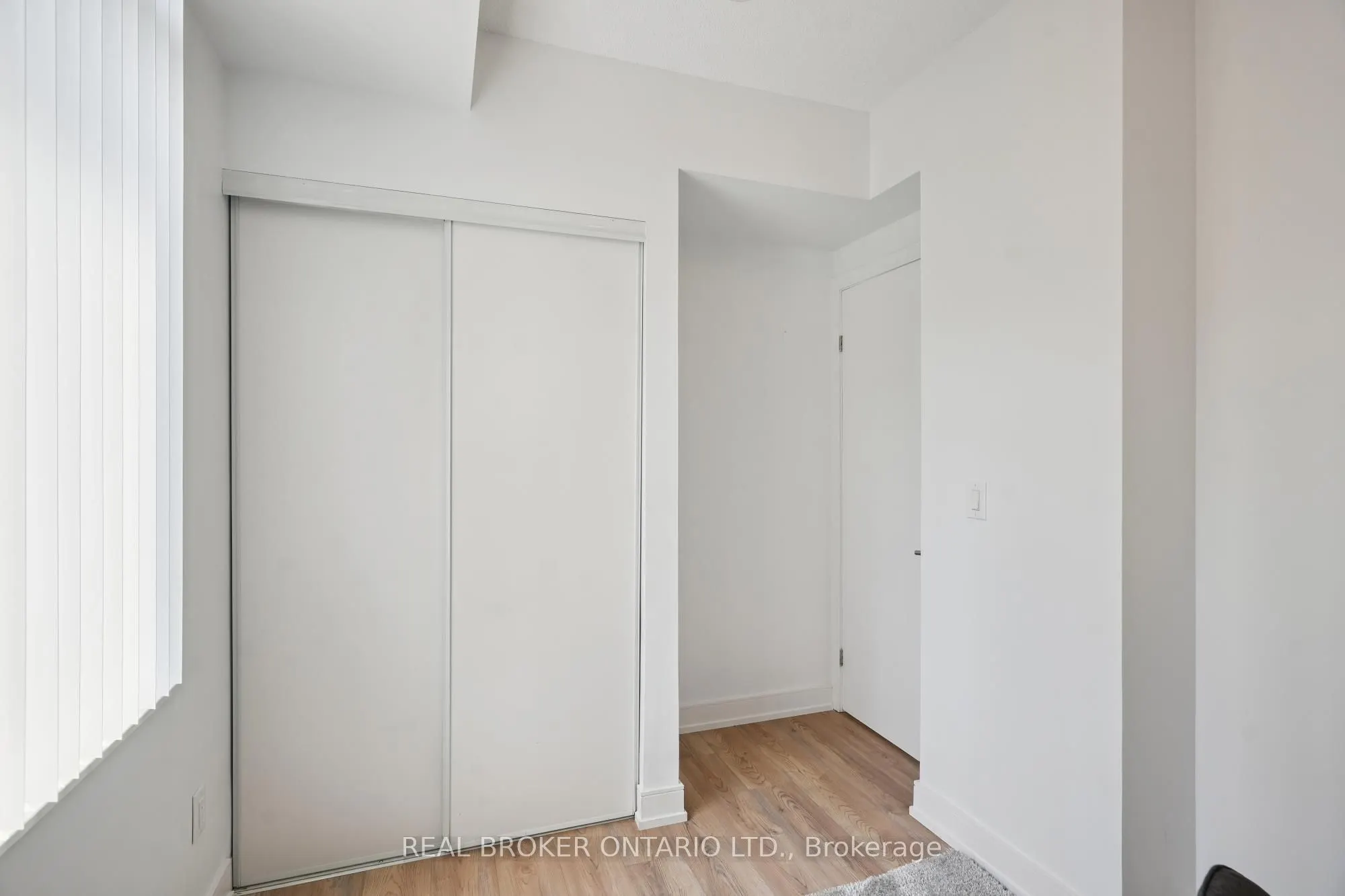 525 Adelaide Street W, #215