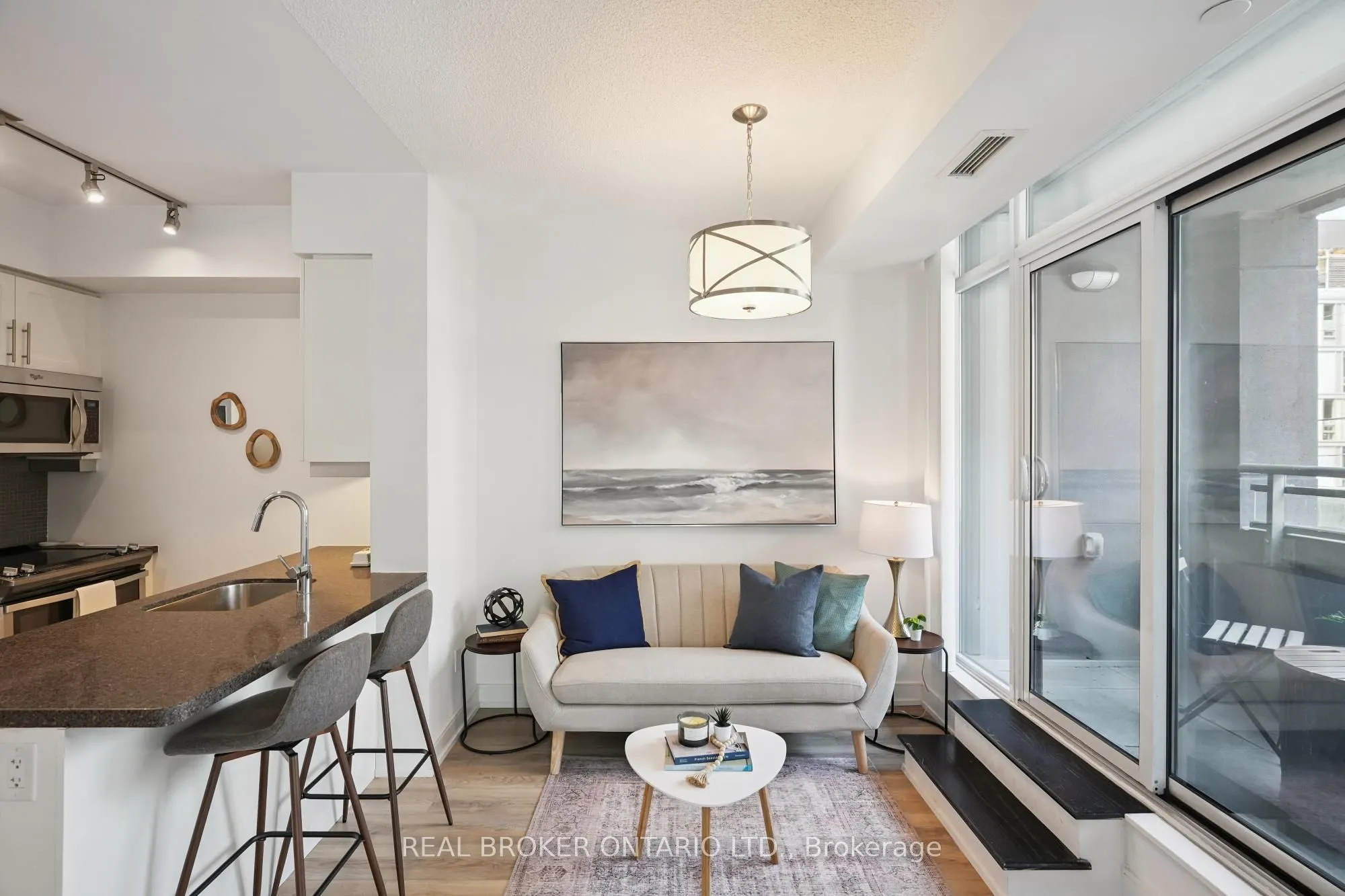 525 Adelaide Street W, #215