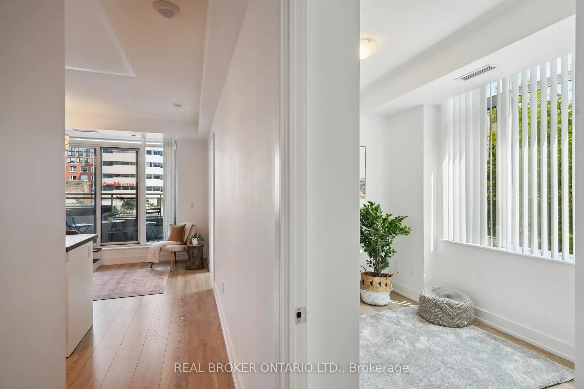 525 Adelaide Street W, #215