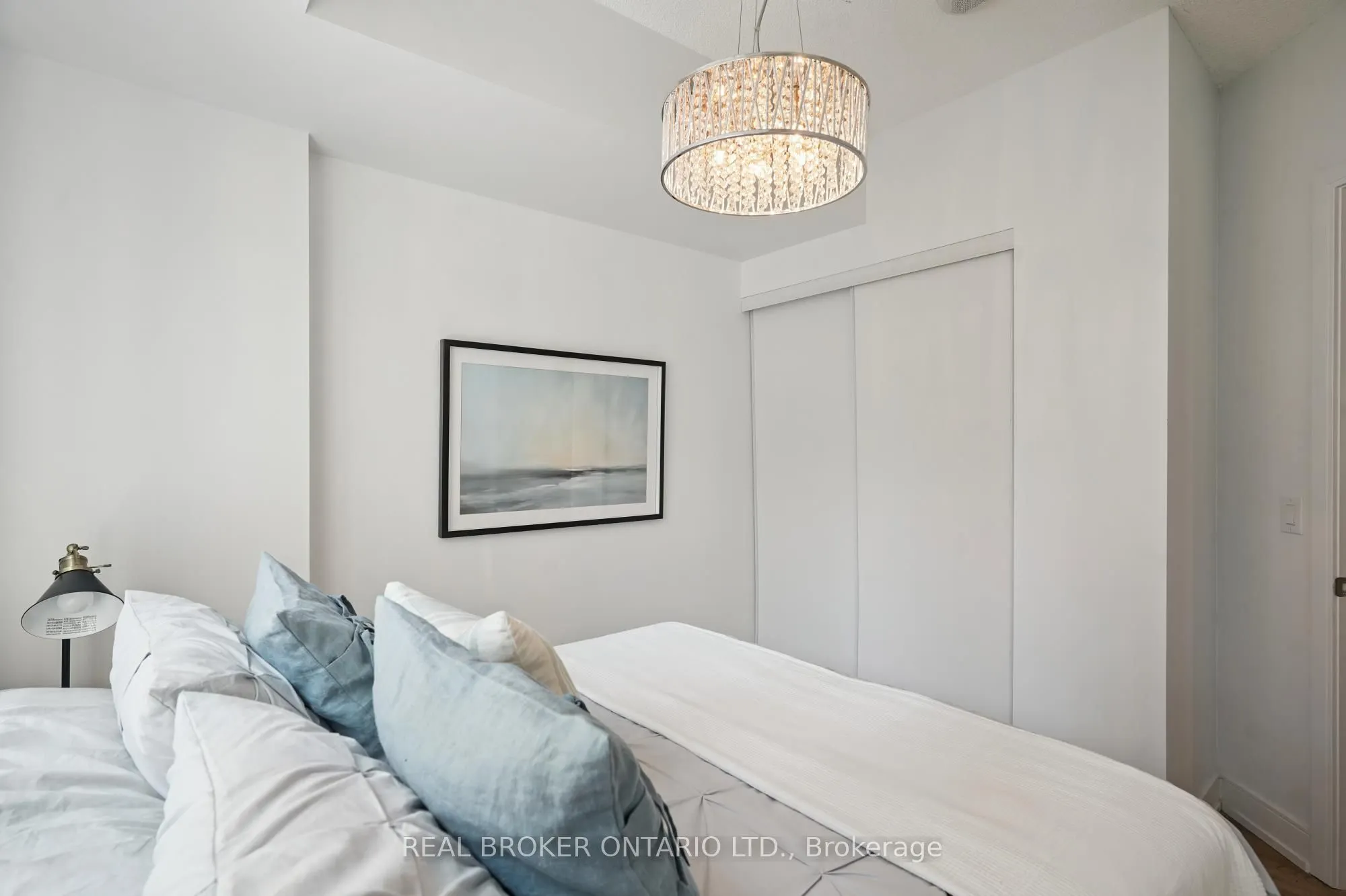525 Adelaide Street W, #215