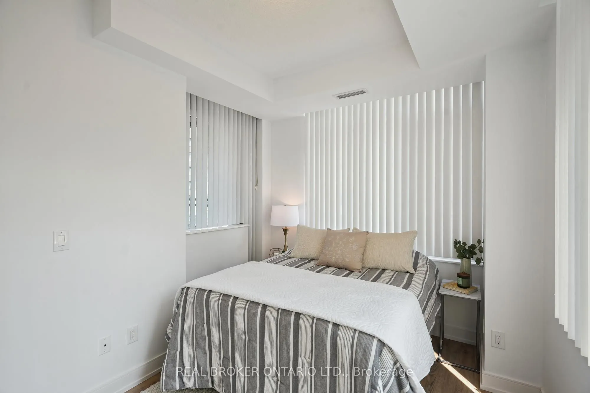 525 Adelaide Street W, #215