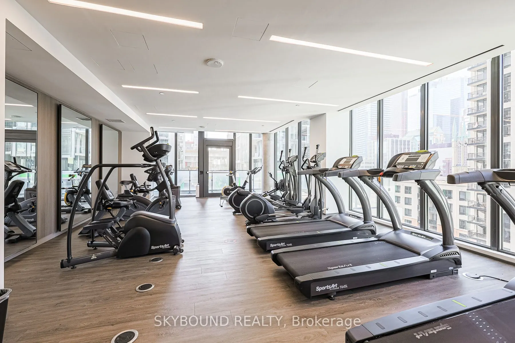 77 Shuter Street, #1509