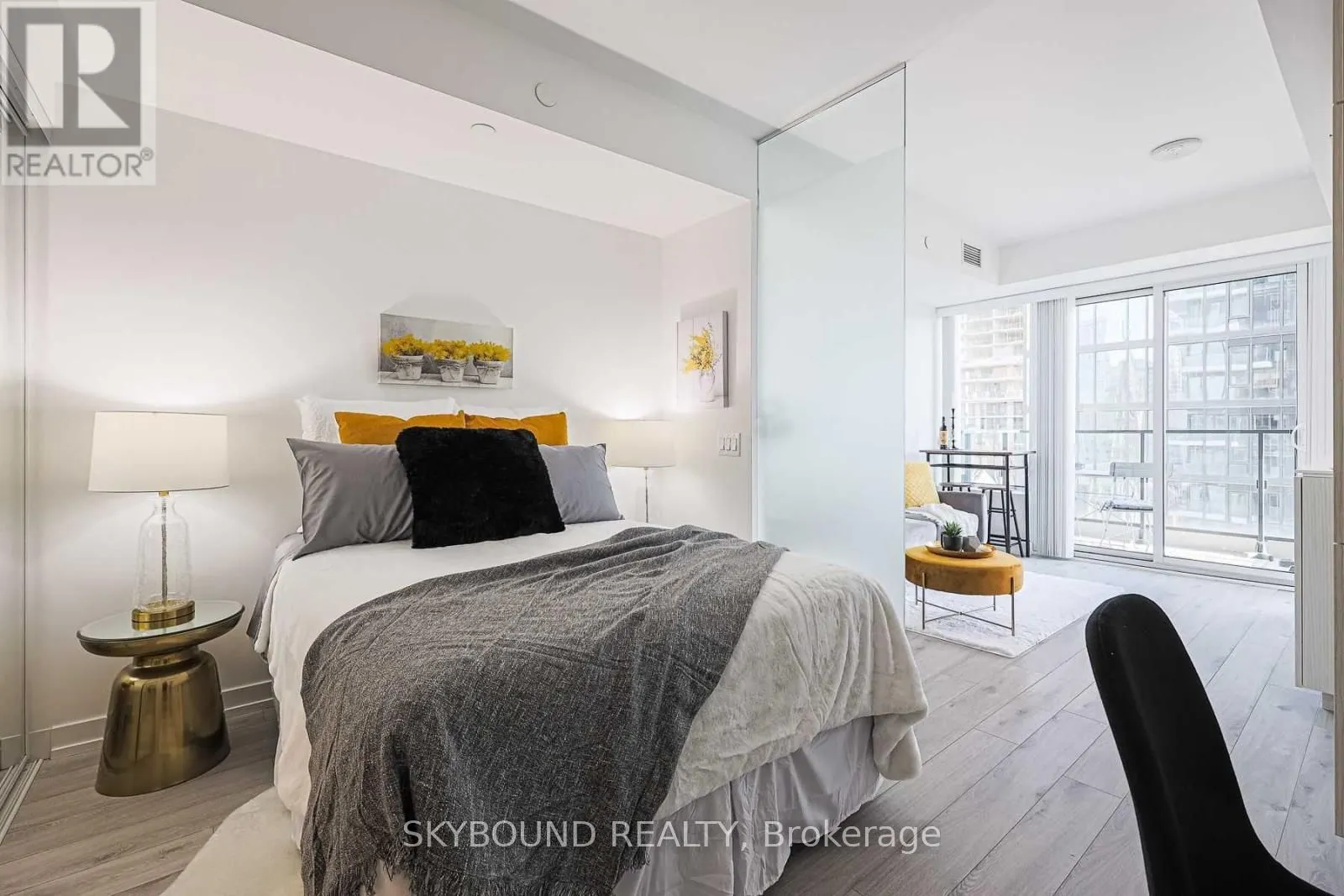 77 Shuter Street, #1509