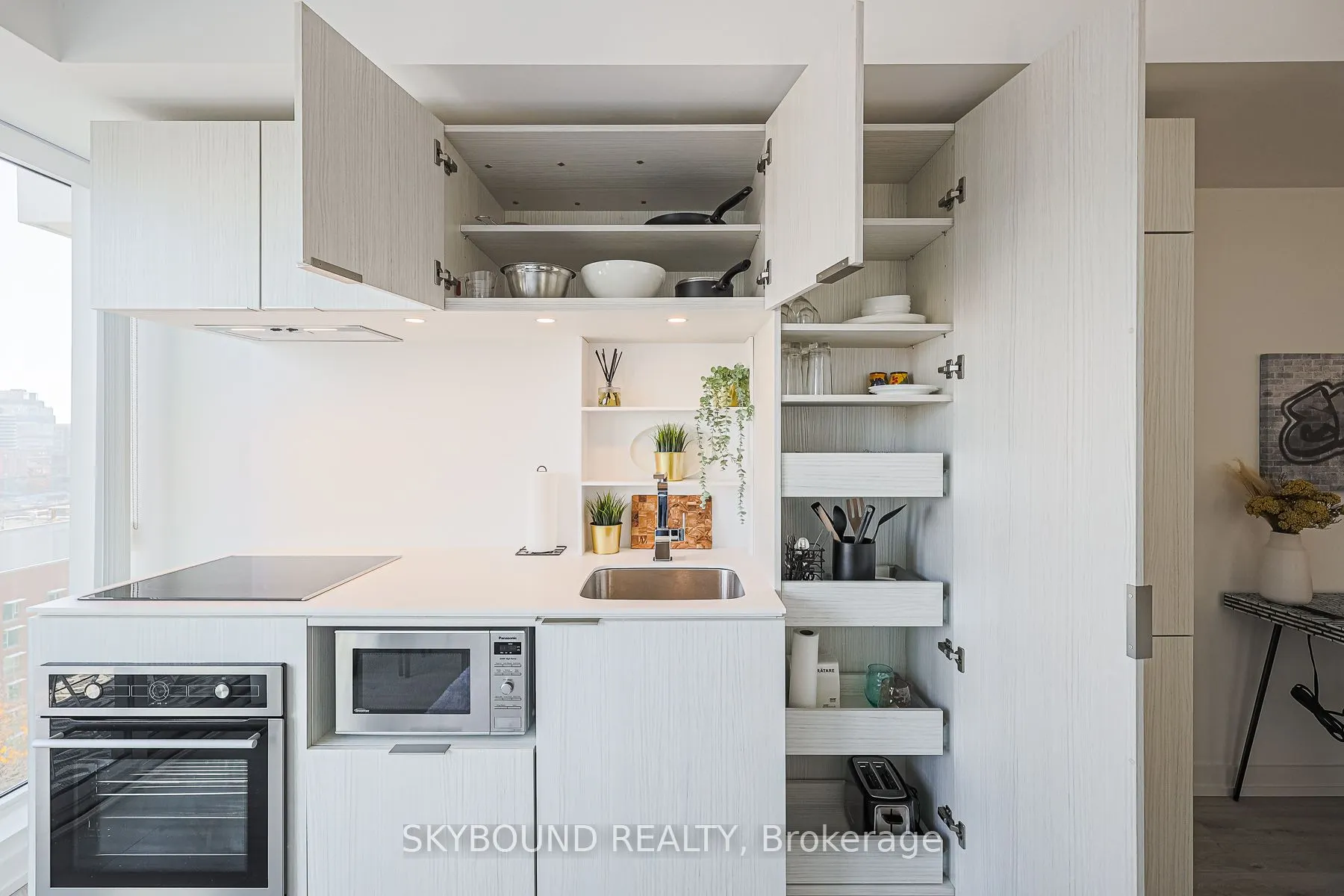 77 Shuter Street, #1509