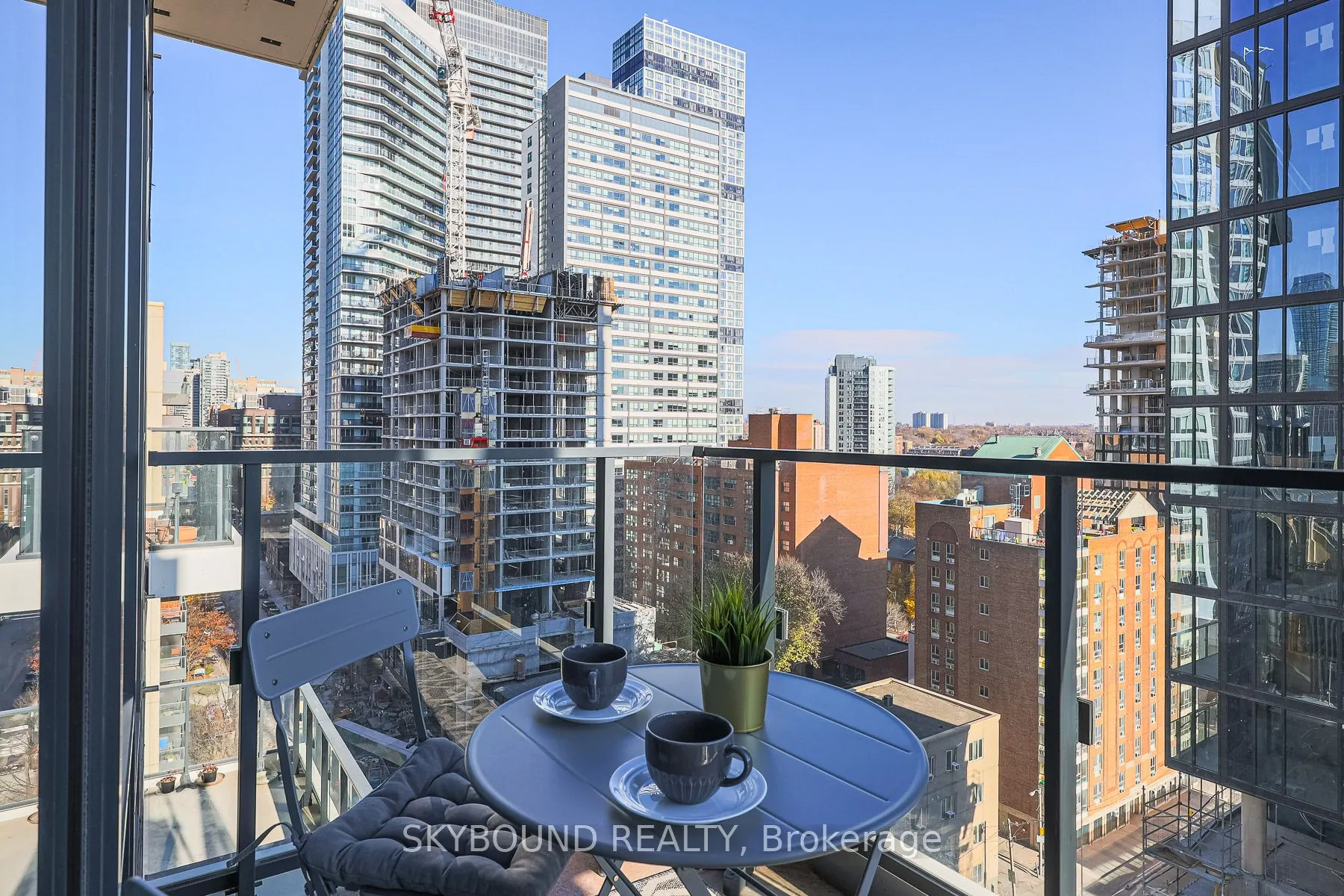 77 Shuter Street, #1509