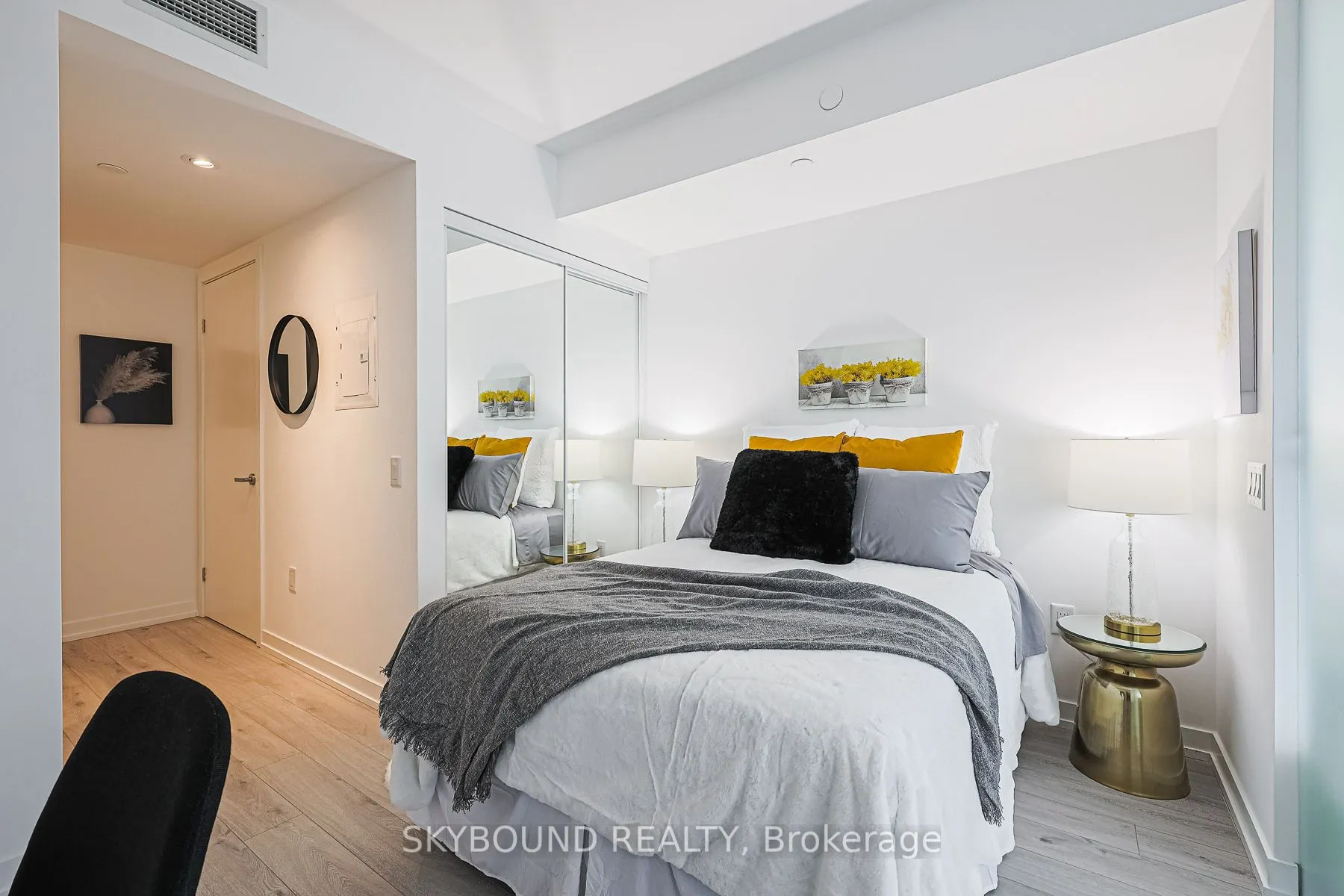 77 Shuter Street, #1509