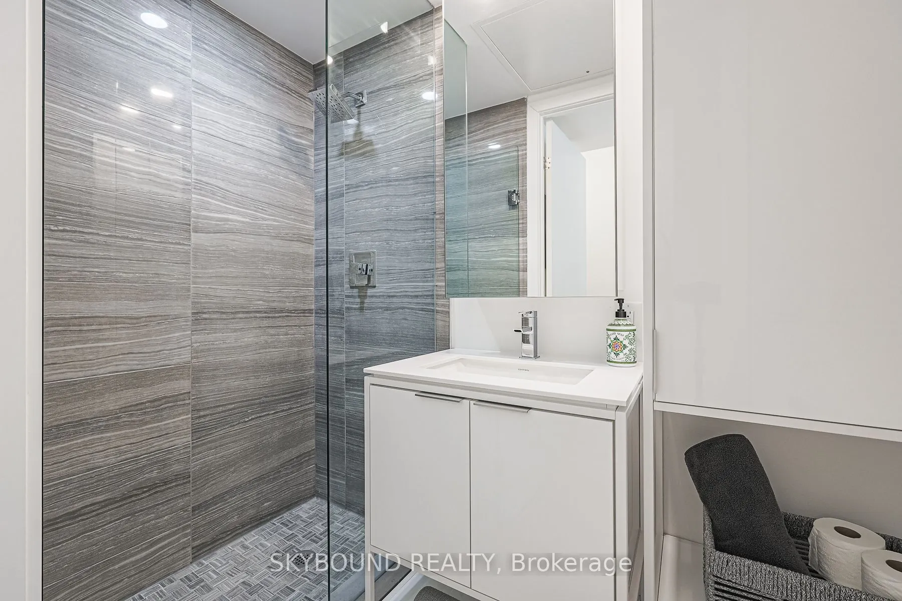 77 Shuter Street, #1509