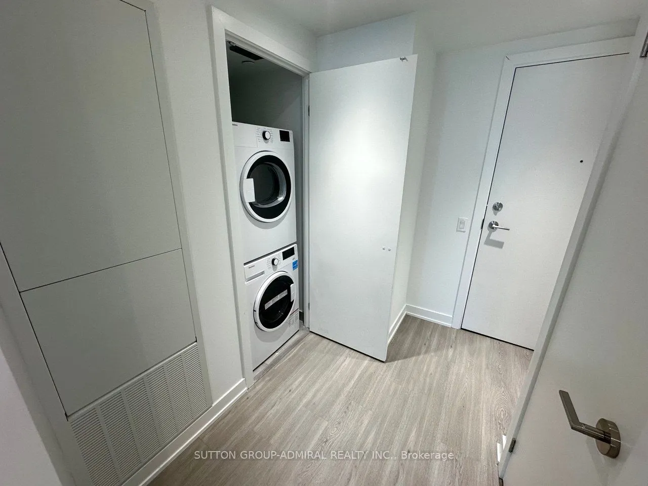 8 Wellesley Street W, #3008