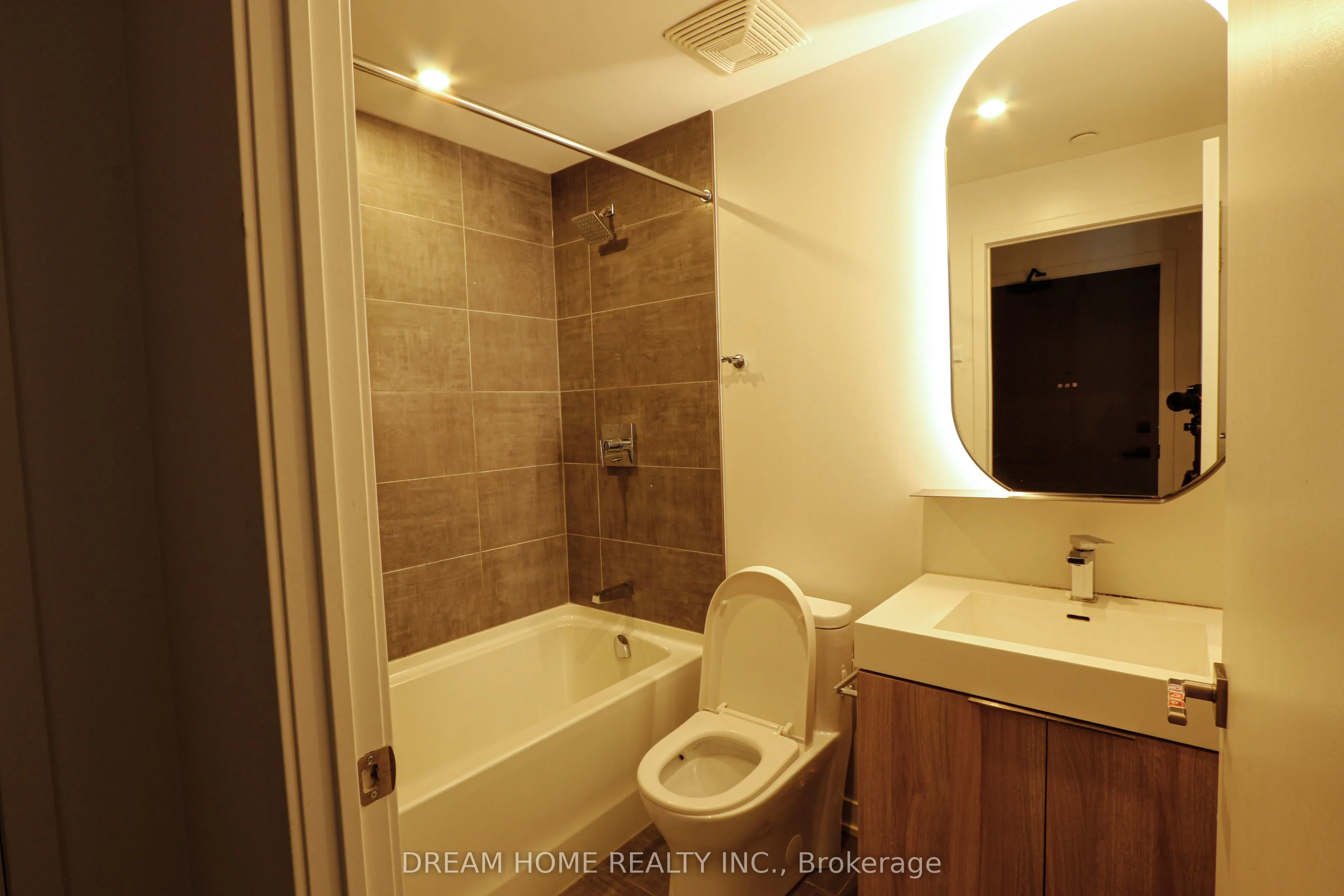 15 Holmes Avenue, #1503