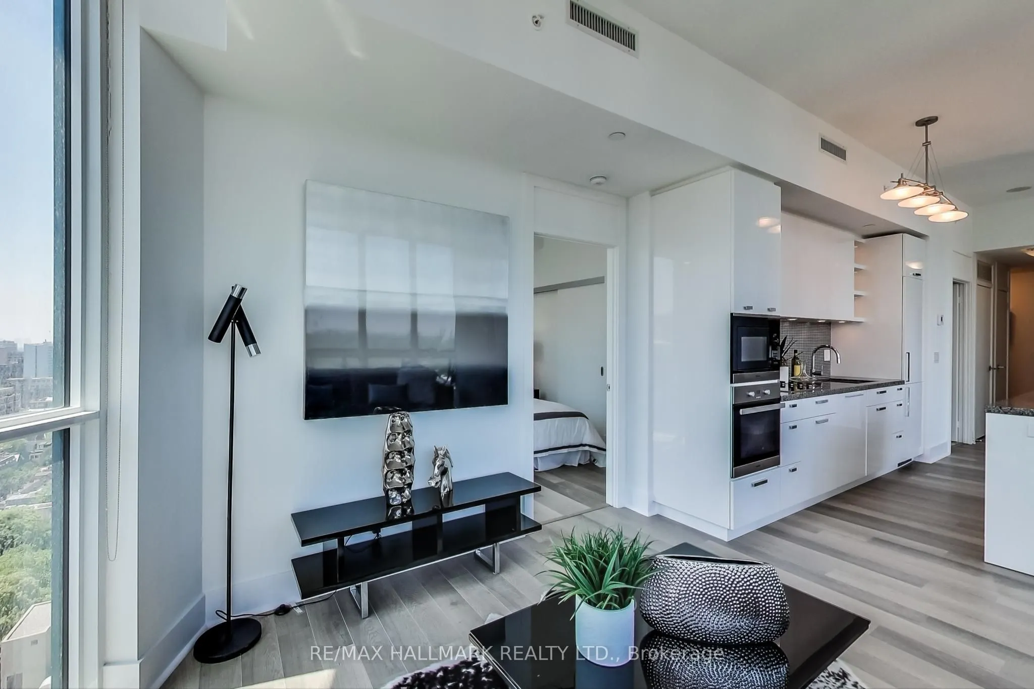 32 Davenport Road, #2107