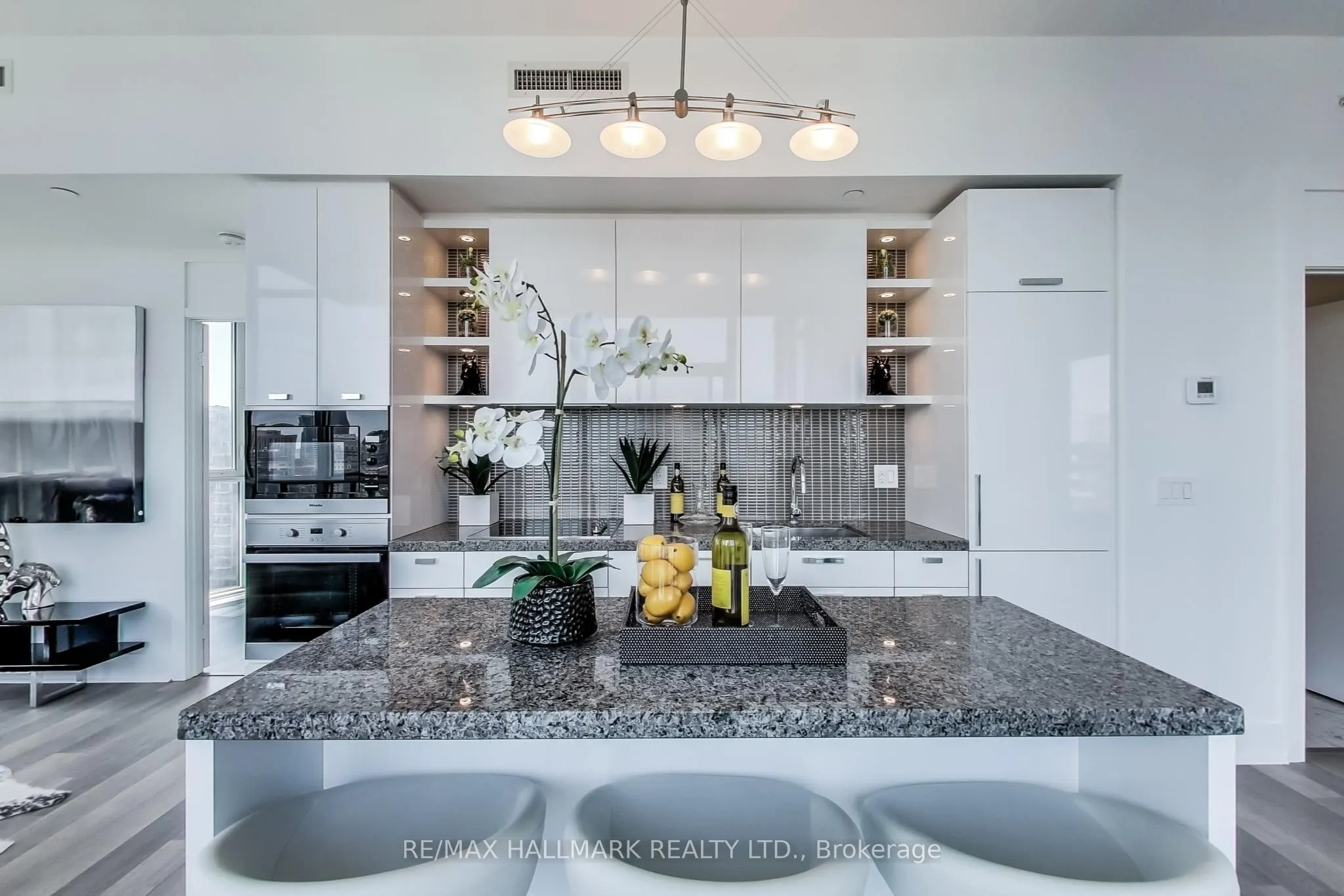32 Davenport Road, #2107