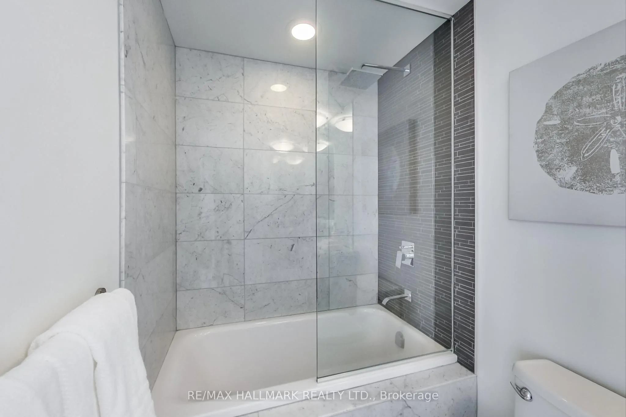 32 Davenport Road, #2107