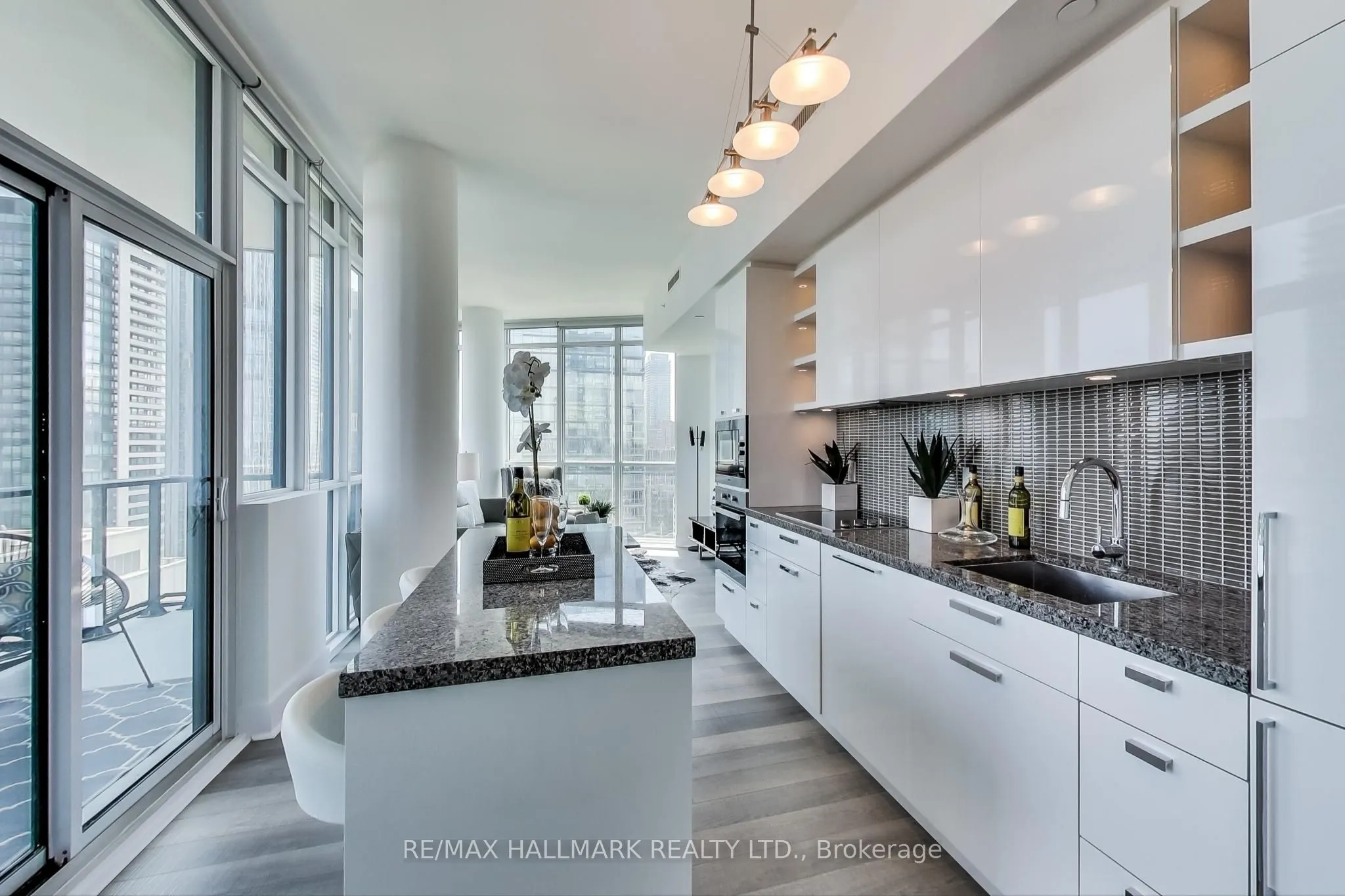 32 Davenport Road, #2107
