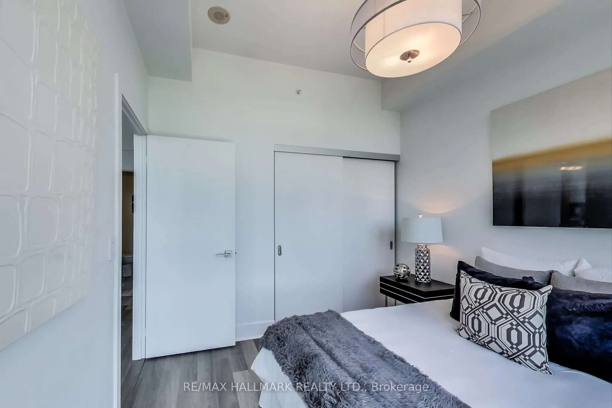 32 Davenport Road, #2107