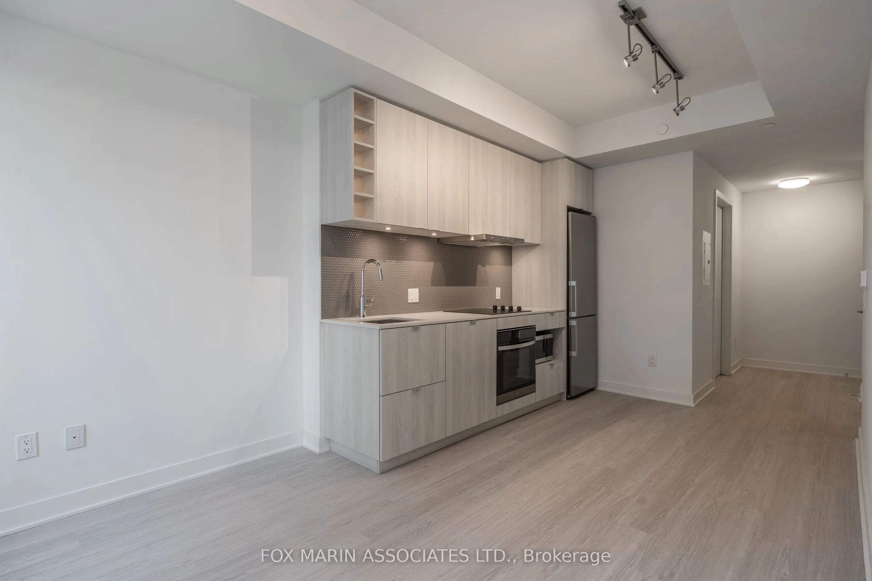 11 Yorkville Avenue, #808
