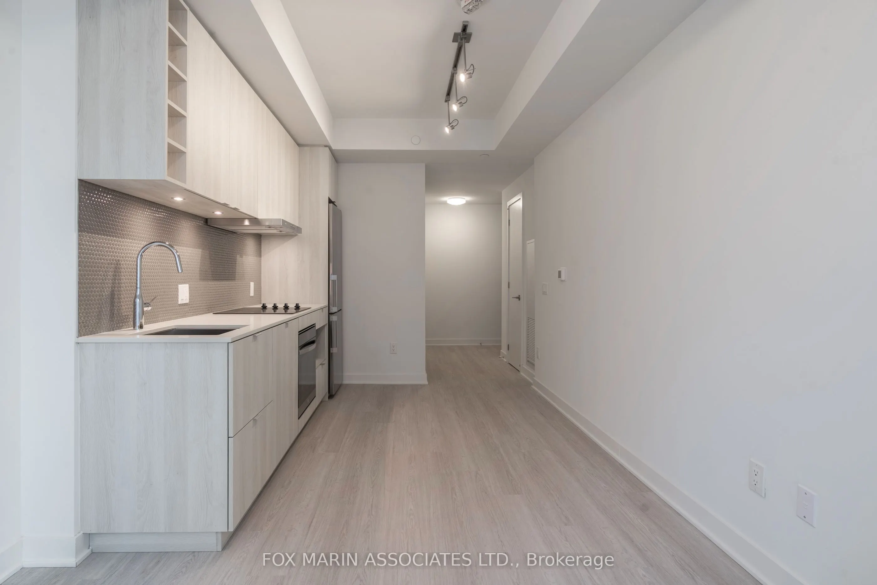 11 Yorkville Avenue, #808