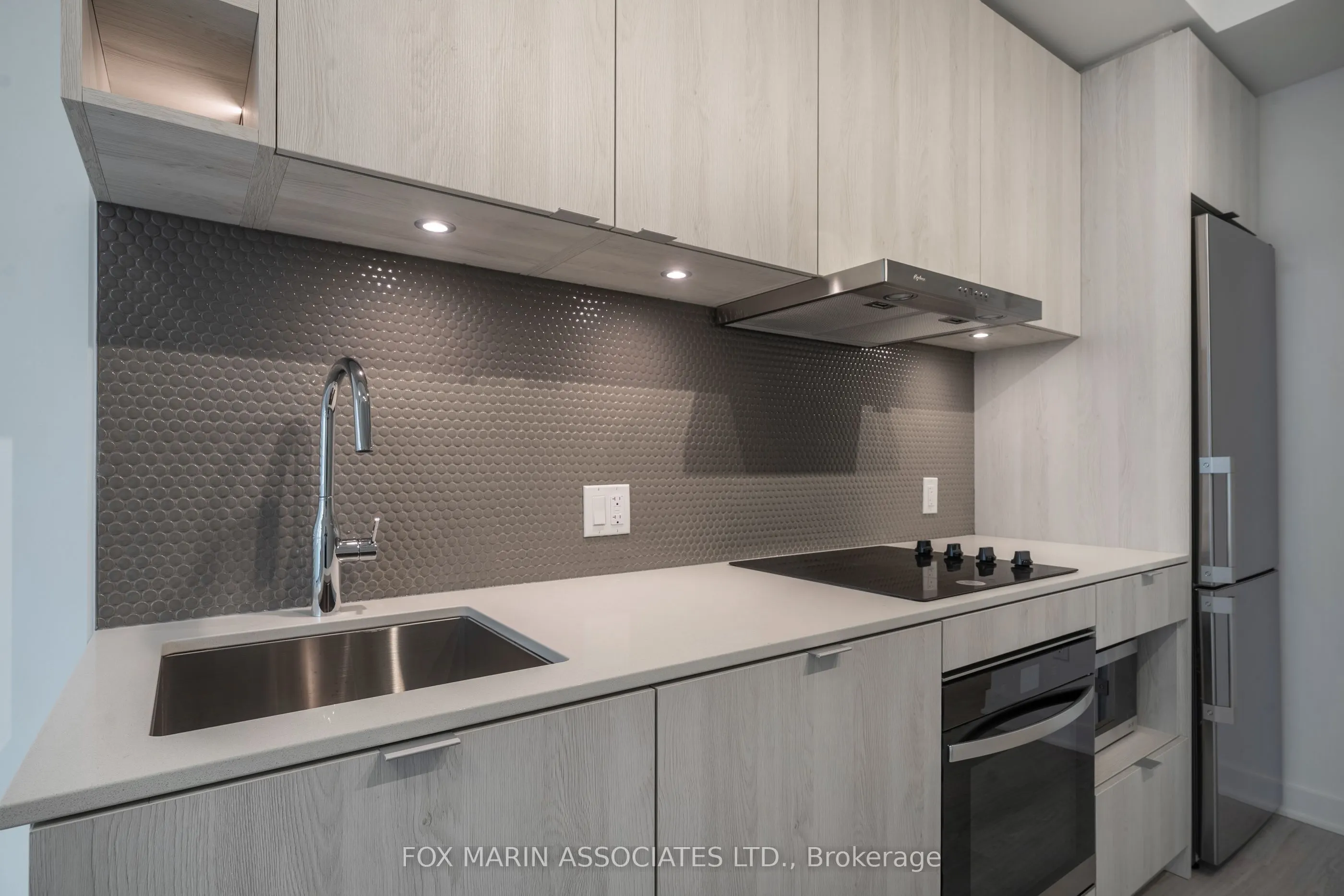 11 Yorkville Avenue, #808