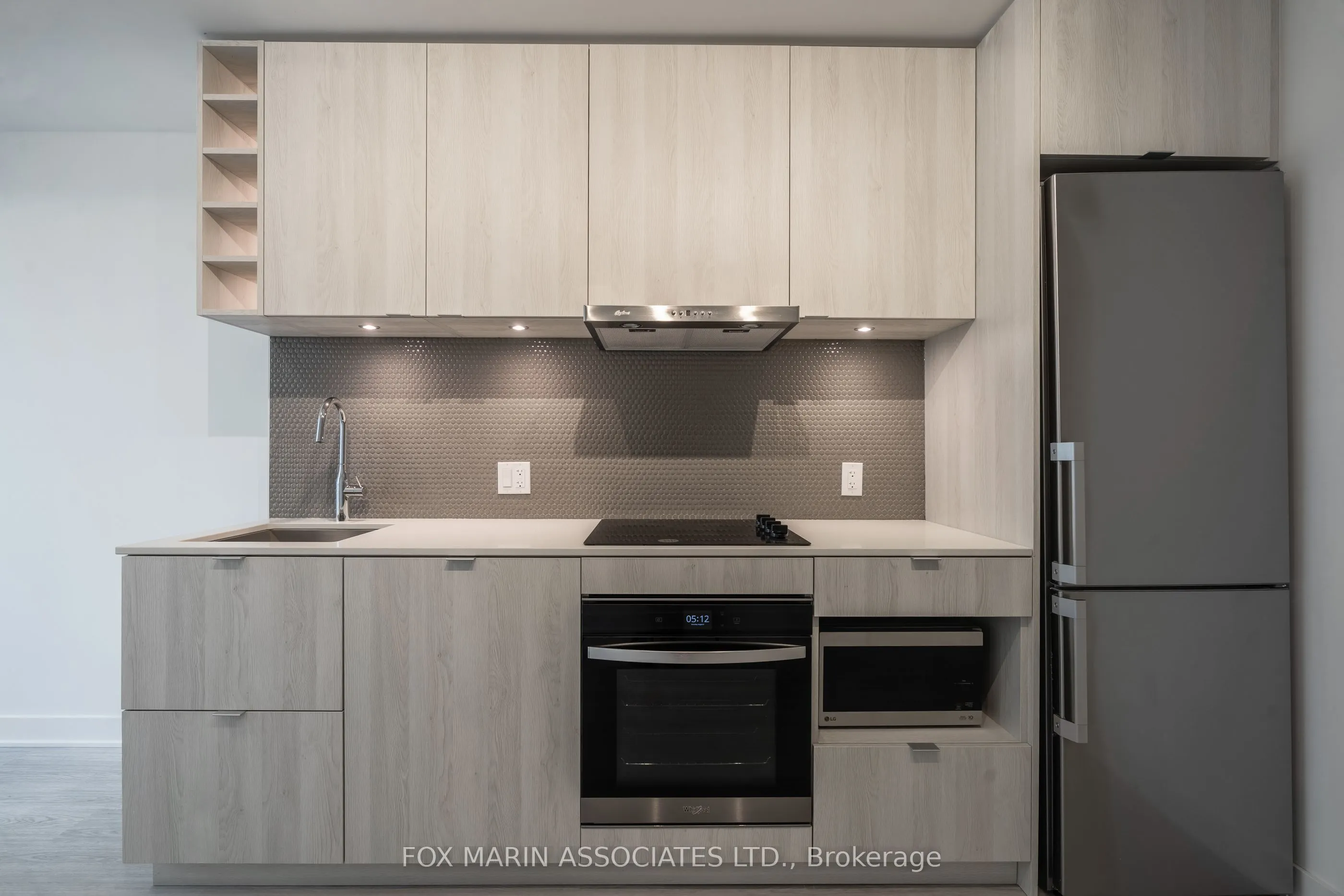 11 Yorkville Avenue, #808