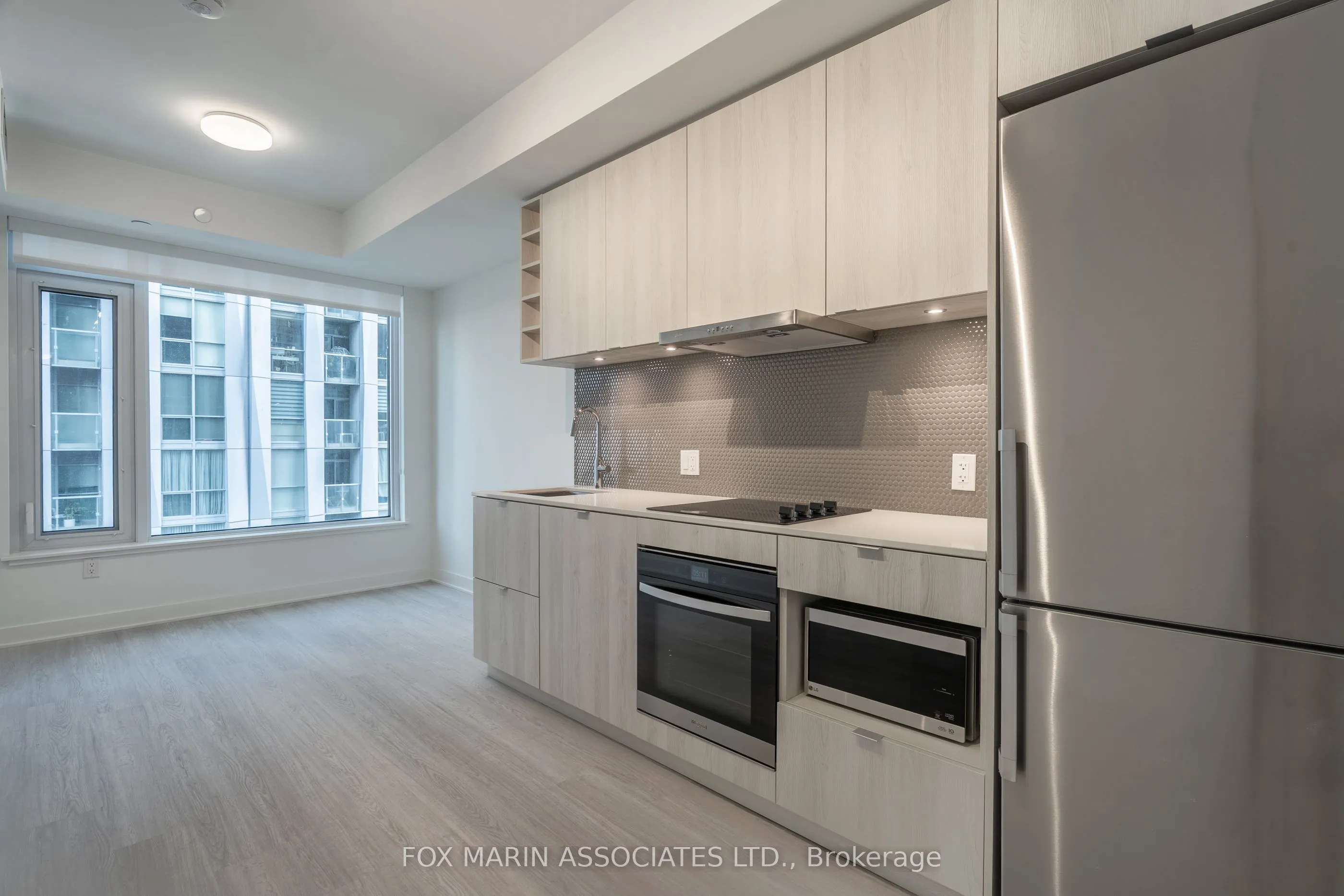 11 Yorkville Avenue, #808