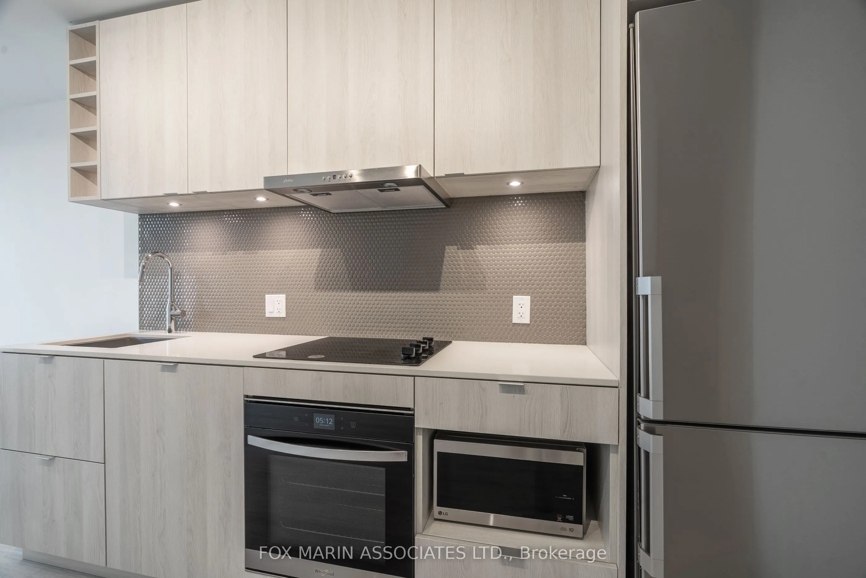 11 Yorkville Avenue, #808