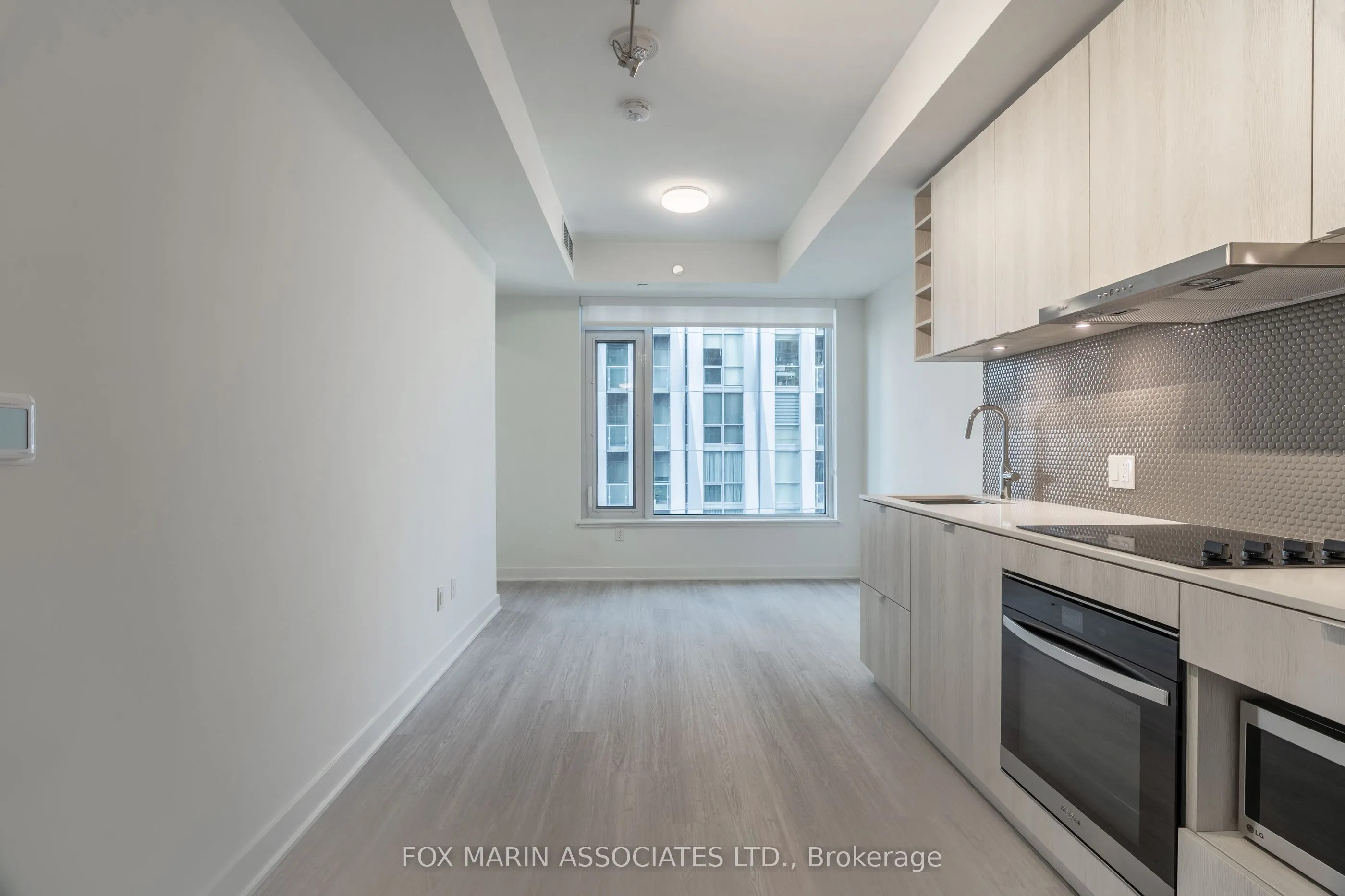 11 Yorkville Avenue, #808
