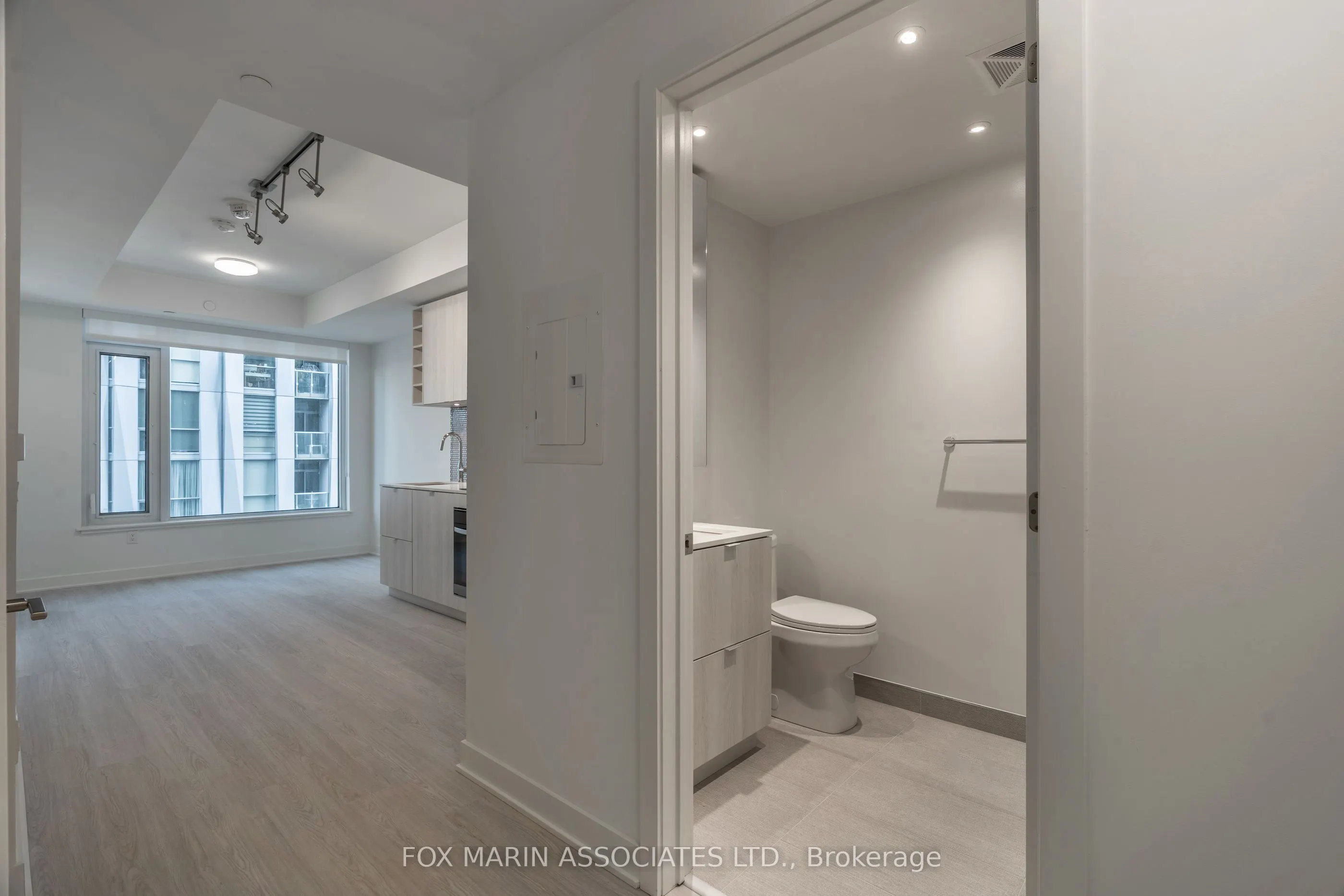 11 Yorkville Avenue, #808