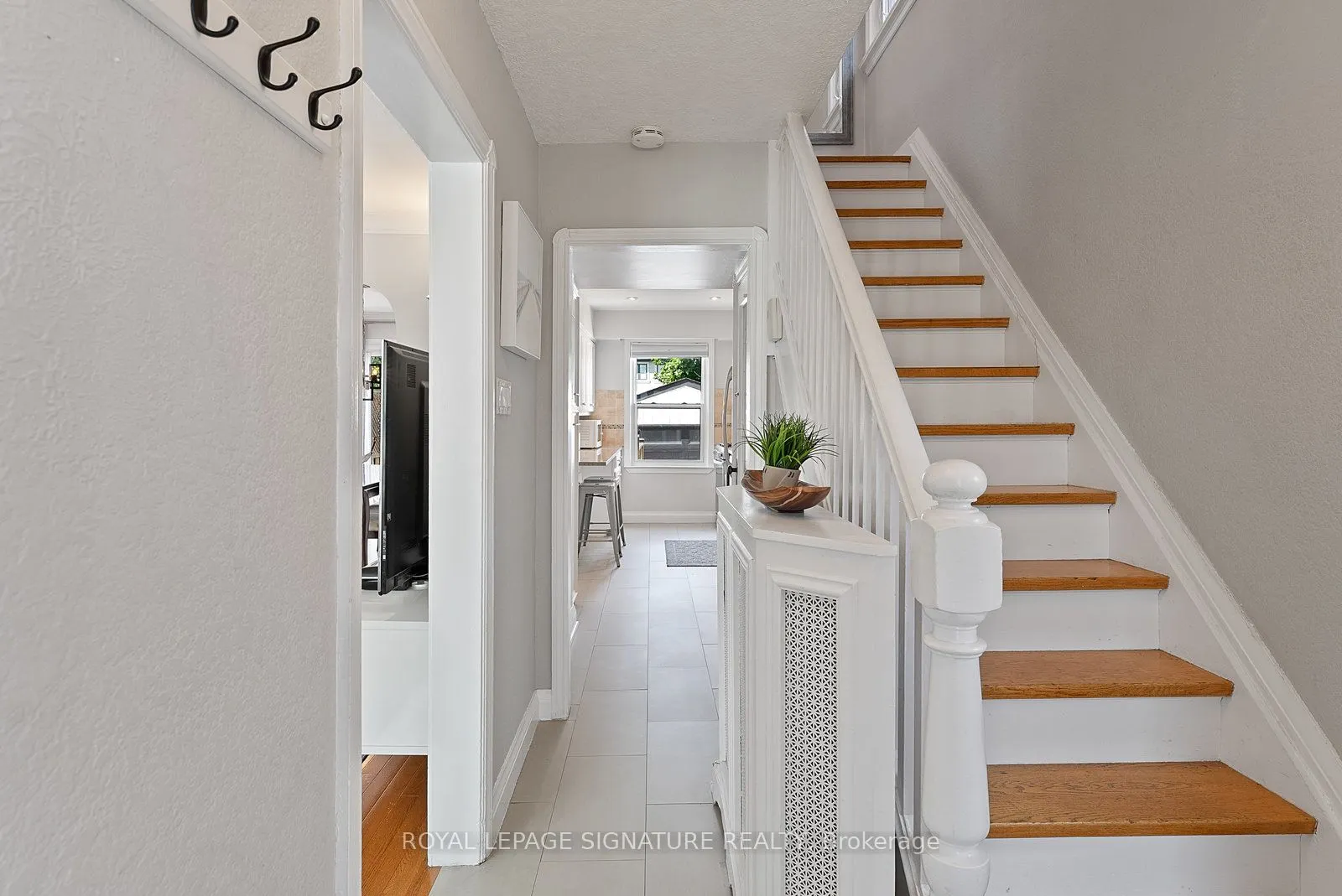 18 Vanderhoof Avenue