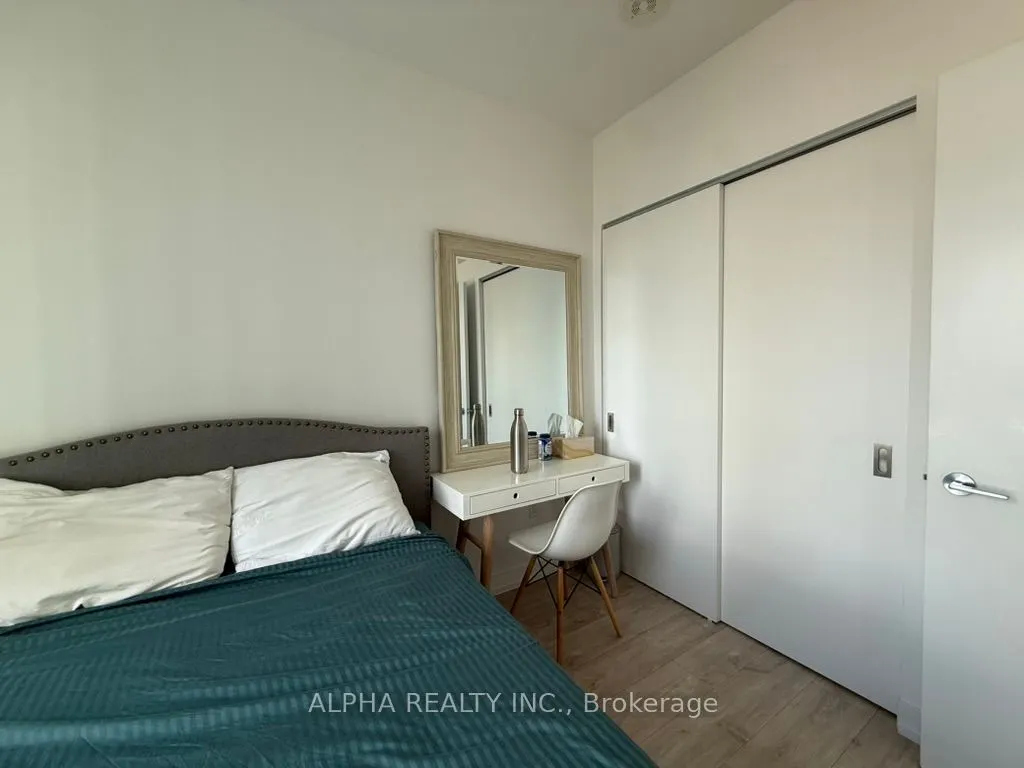 357 King Street W, #2002