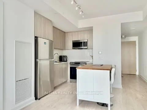 357 King Street W, #2002