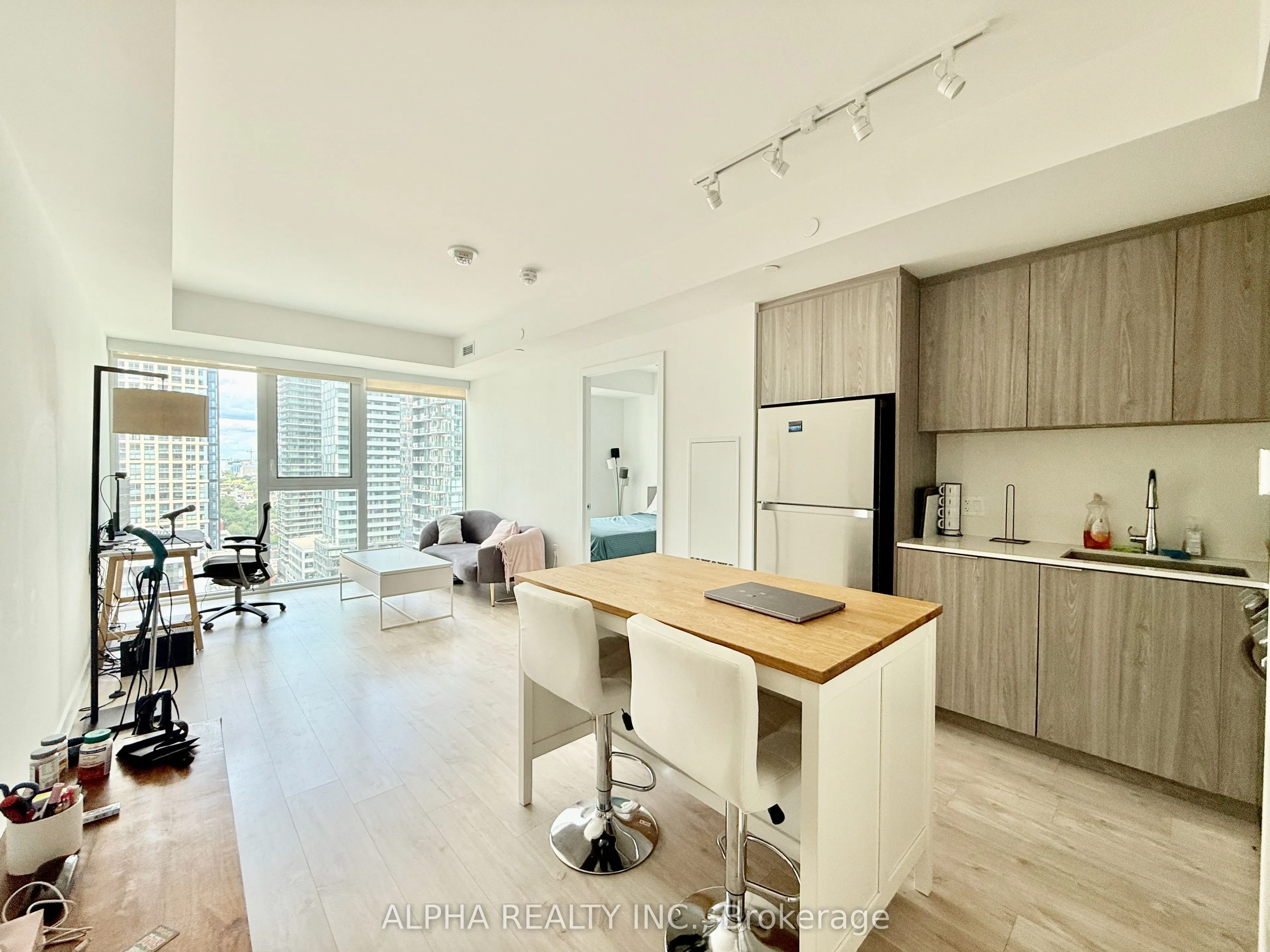357 King Street W, #2002