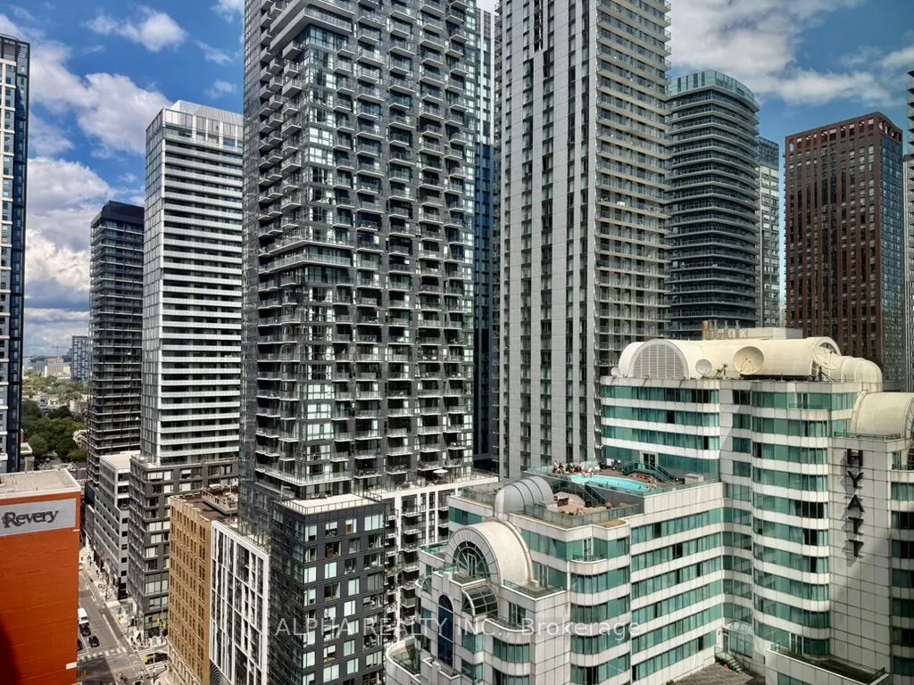 357 King Street W, #2002