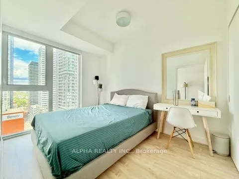 357 King Street W, #2002
