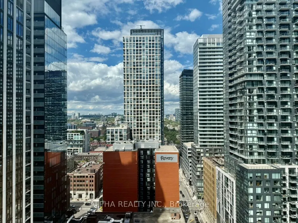 357 King Street W, #2002