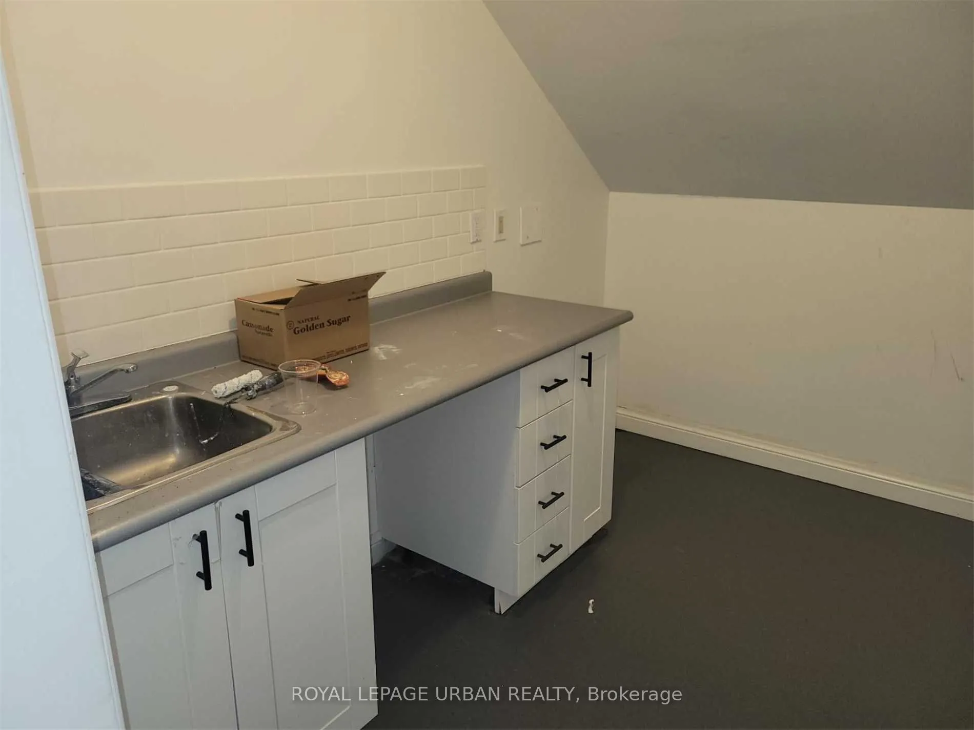 1089 Queen Street W, #400