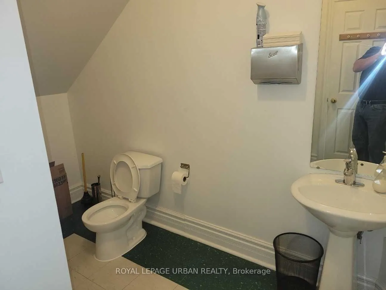 1089 Queen Street W, #400