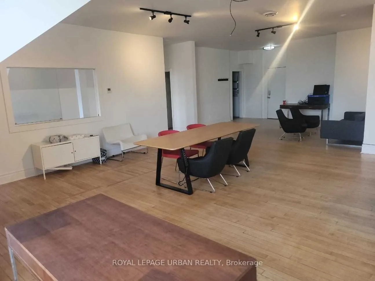 1089 Queen Street W, #400