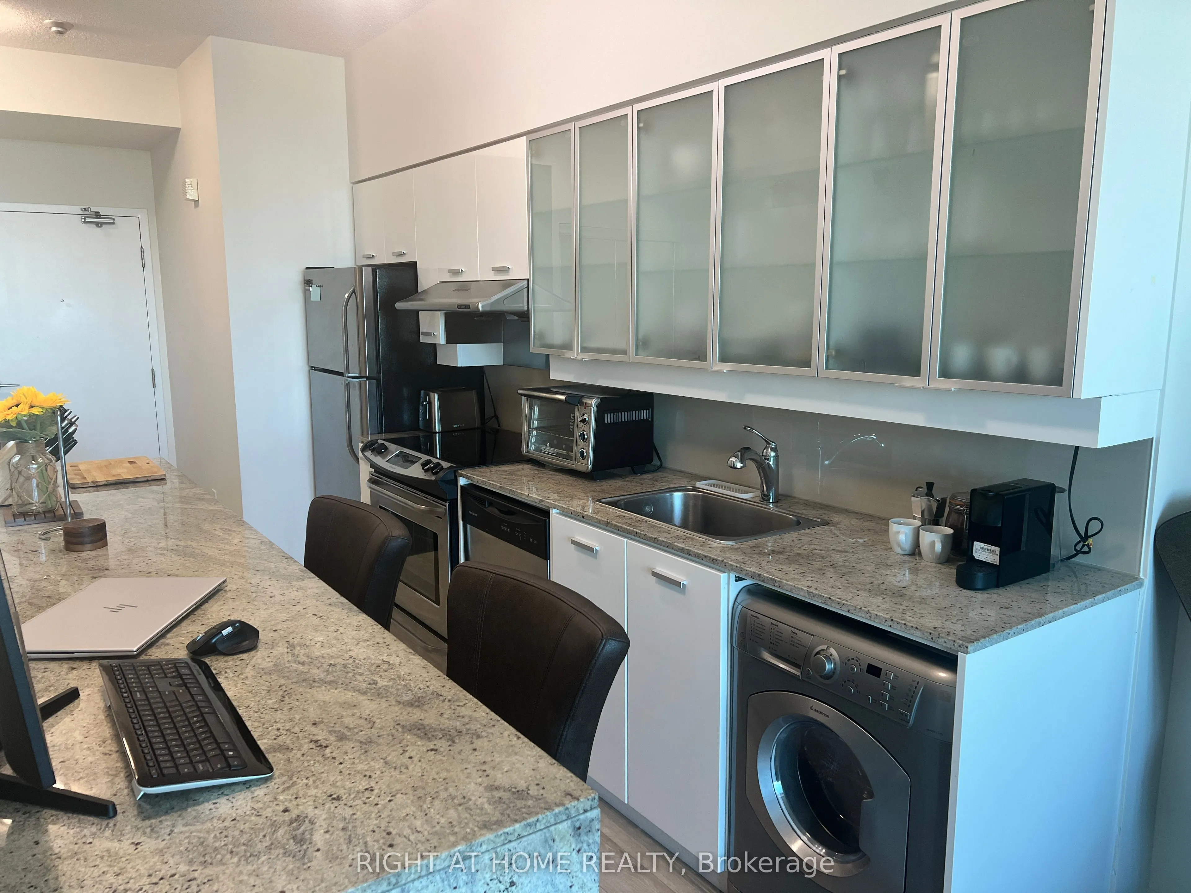 33 Singer Court, #2101